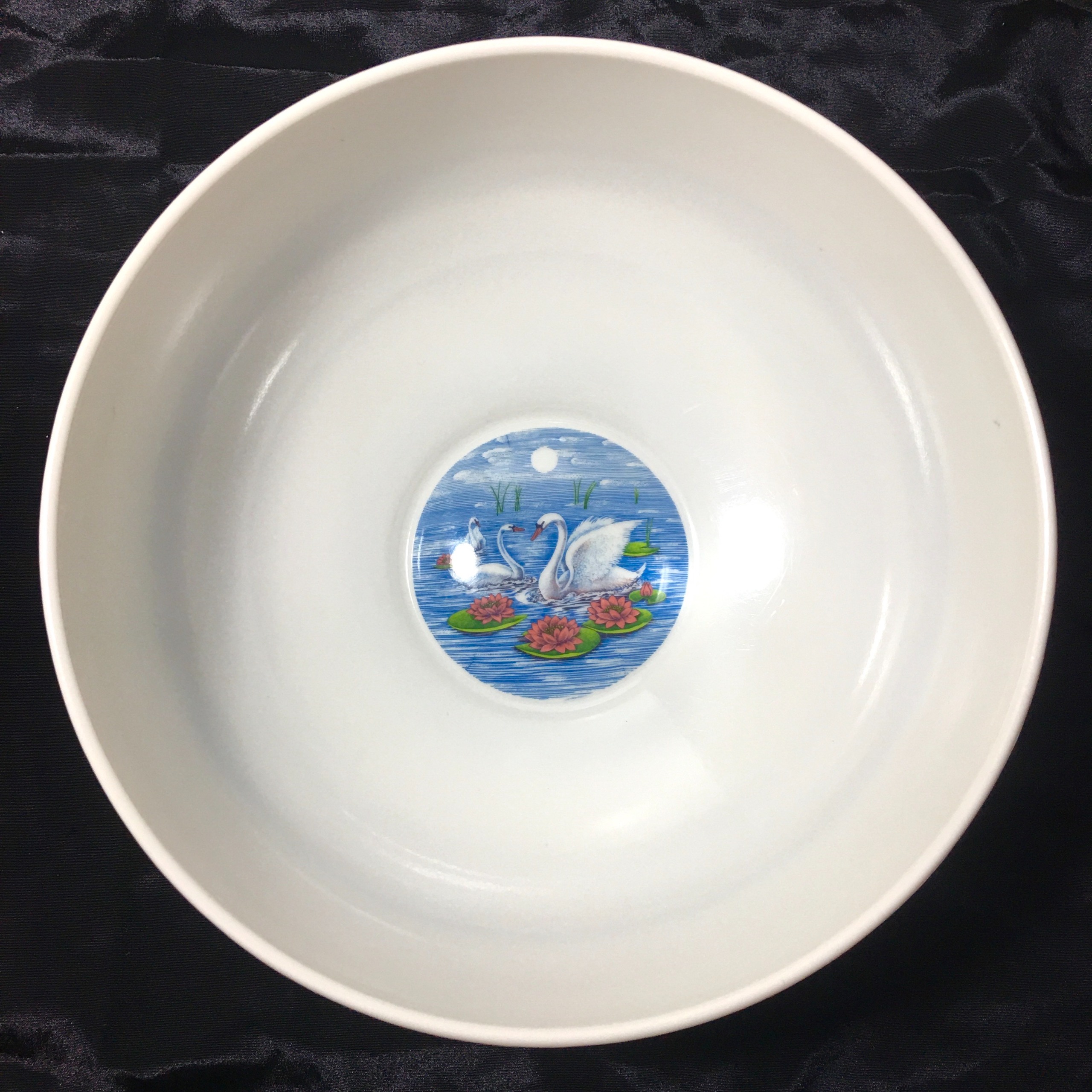 کاسه بزرگ ملامین با طرح قوی سفید