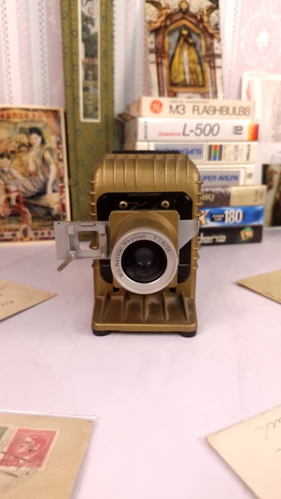 پروژکتور اسلایدی قدیمی