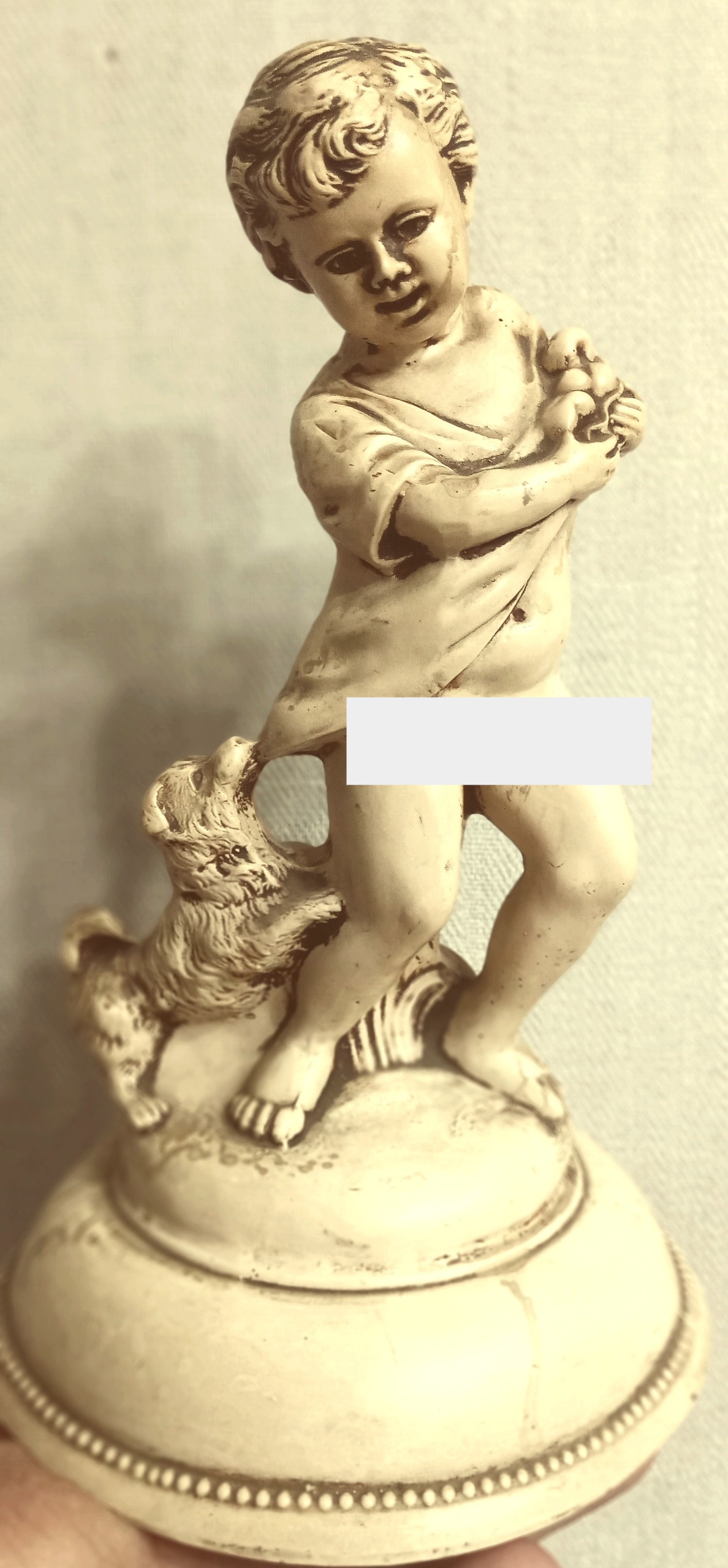 مجسمه کودک وسگ