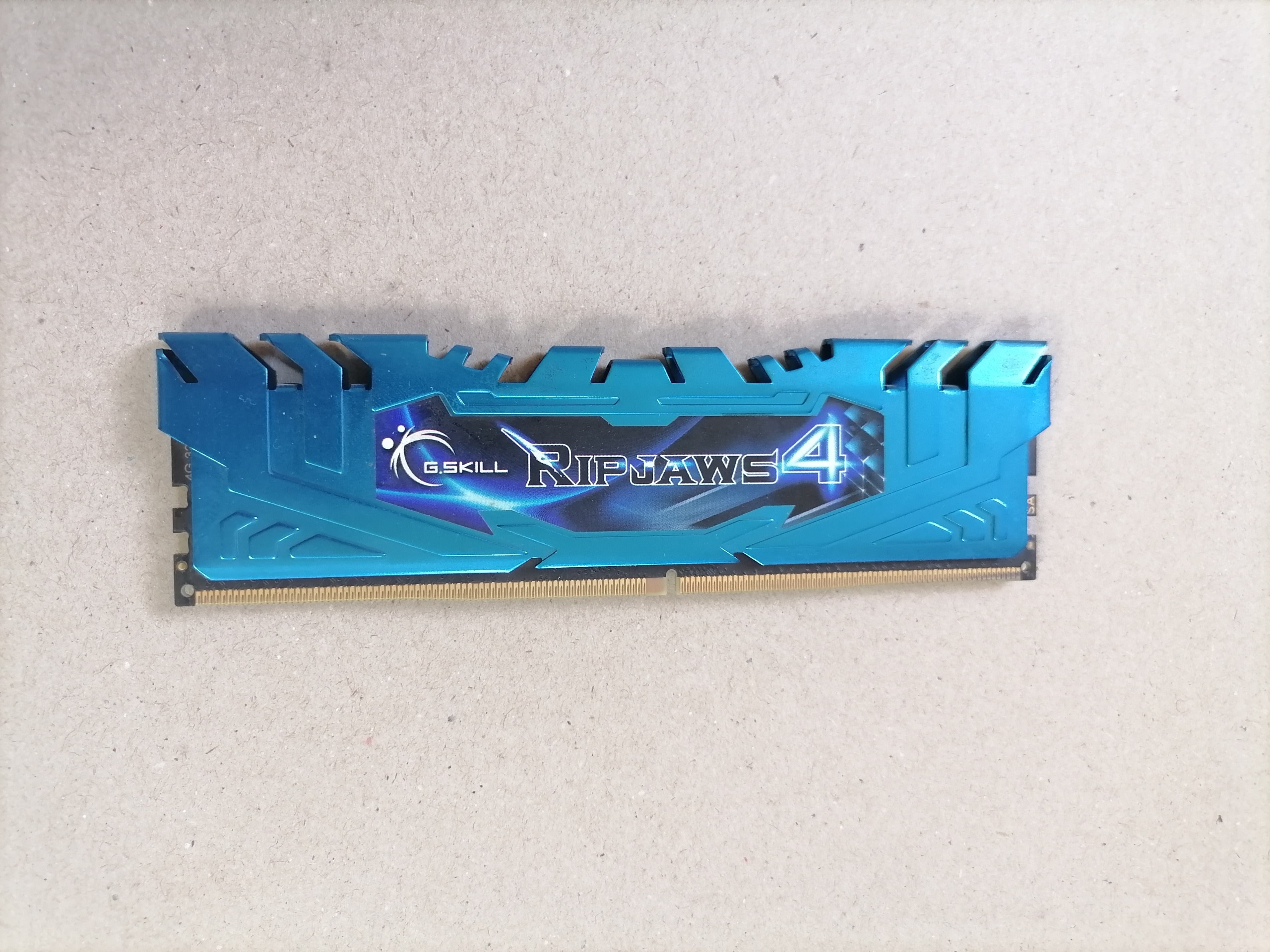 رم چهارگیگ gskil ripjaws4 3200 cL16