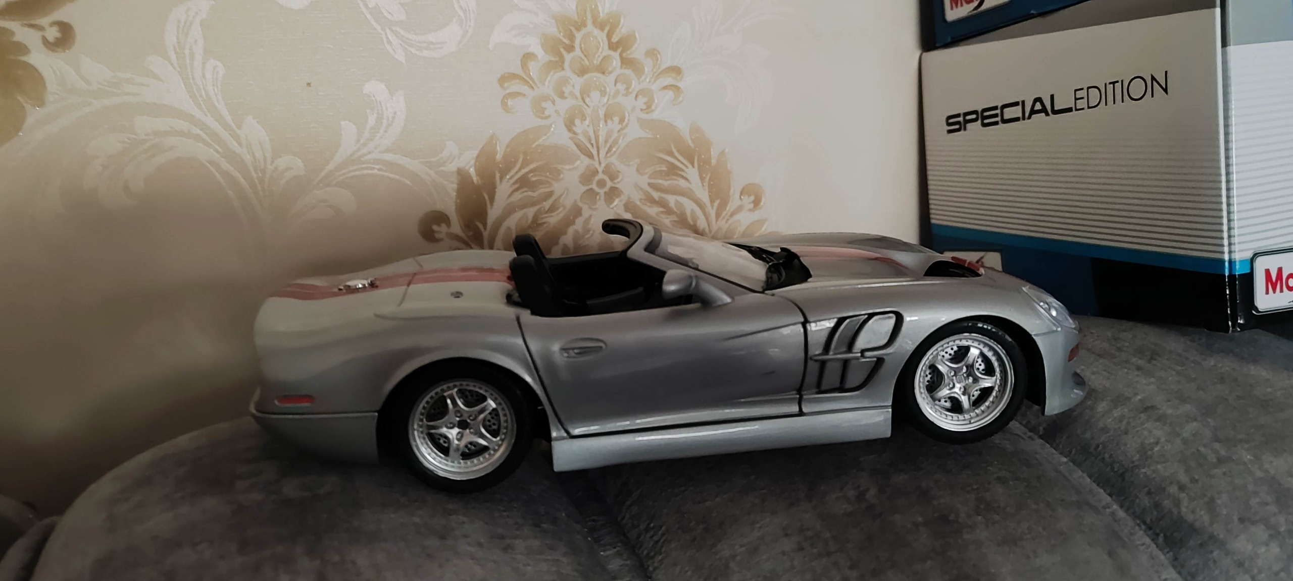 ماکت ماشین فلزی