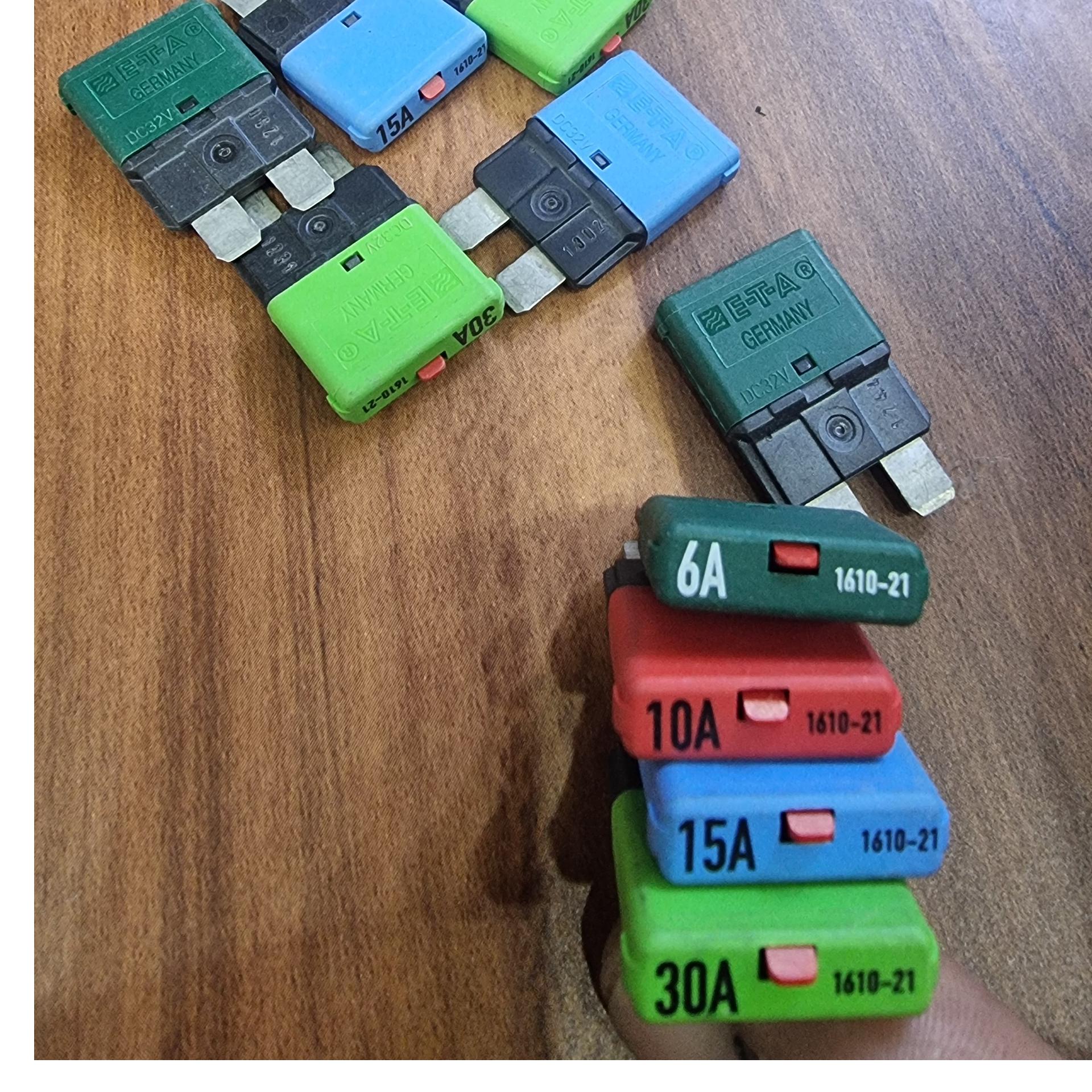 فیوز اتوماتیک خودرویی