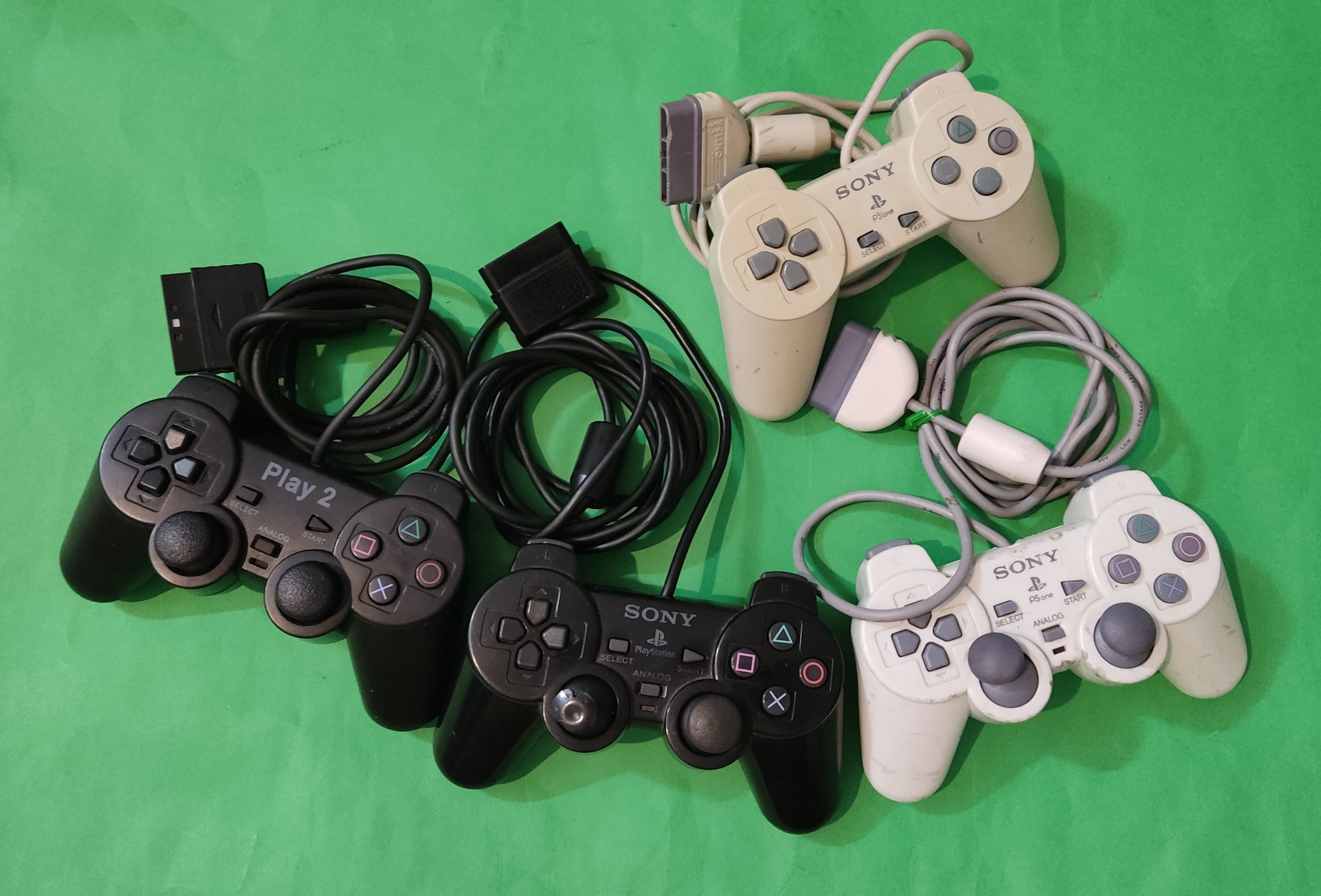 4 عدد دسته پلی استیشن یک و دو