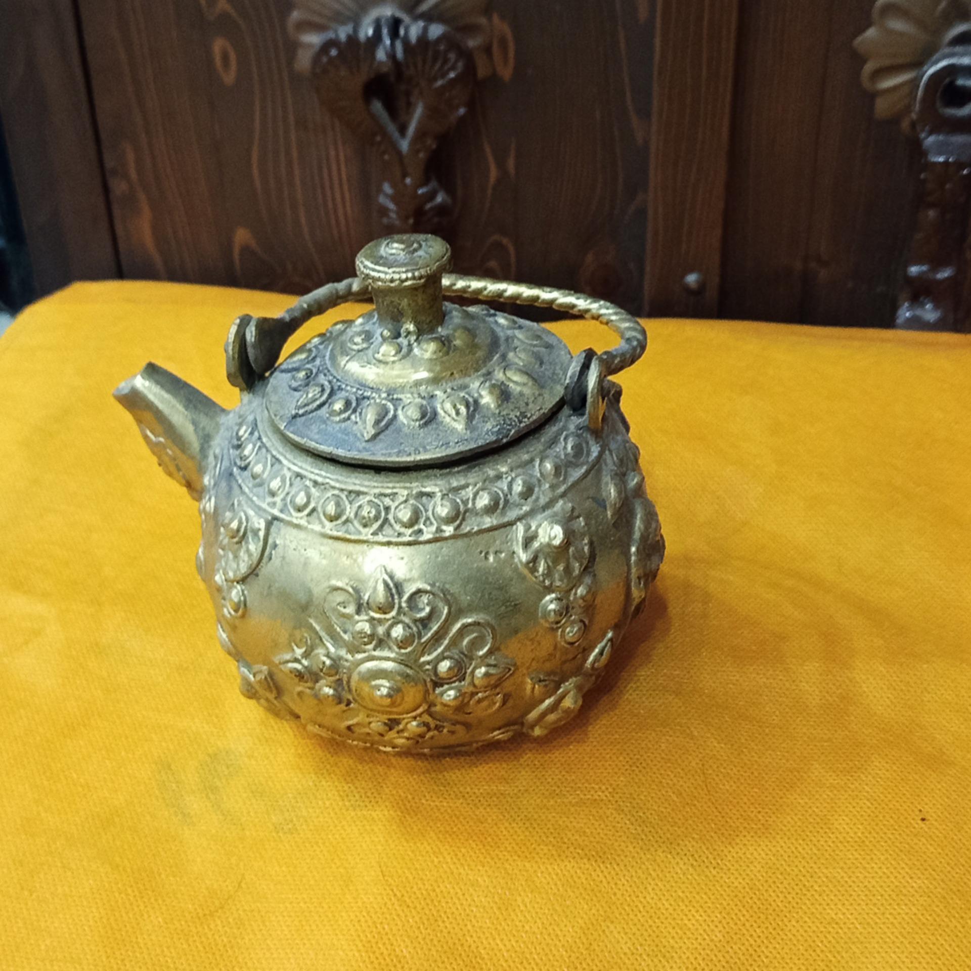 قوری قدیمی برنجی