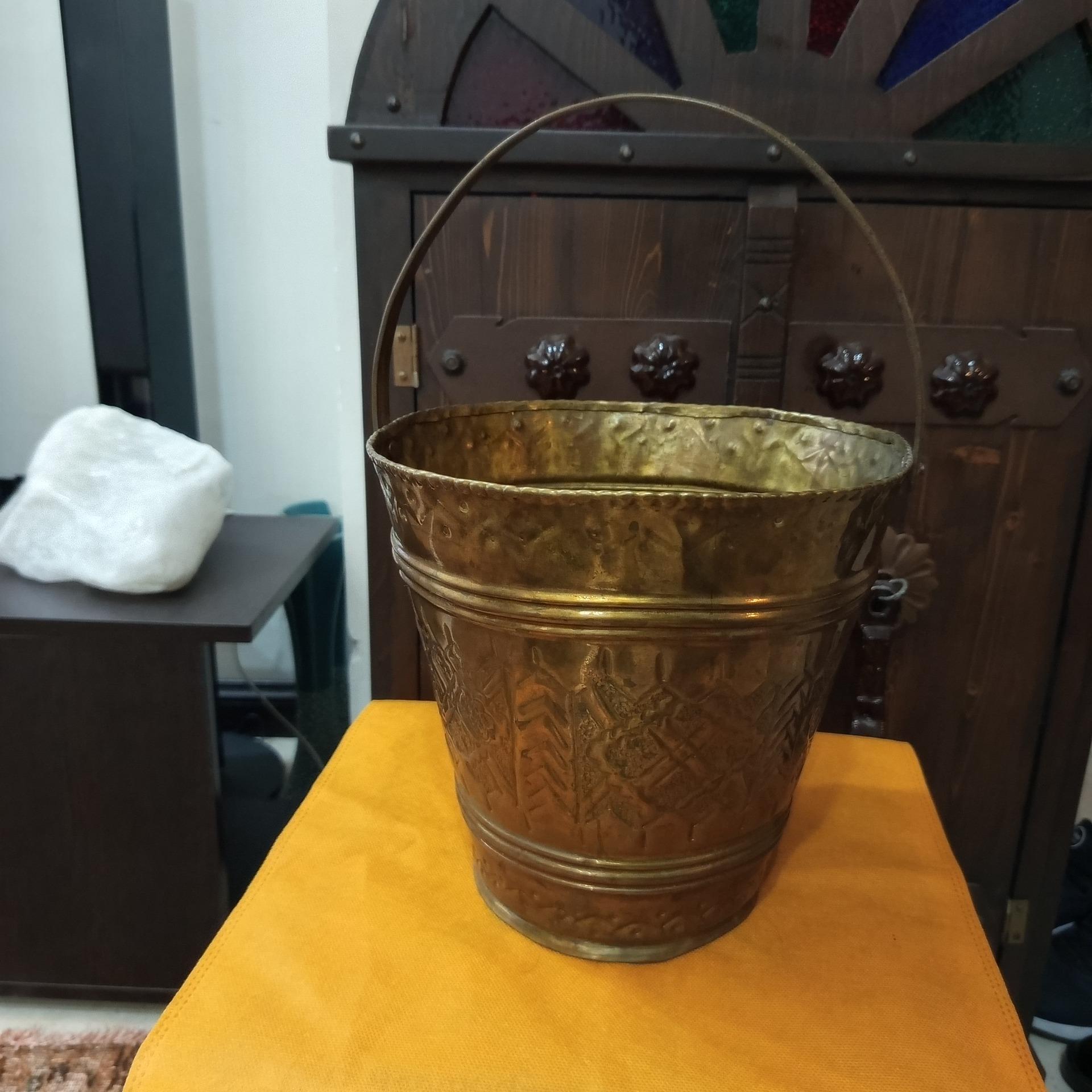 سطل قدیمی برنجی