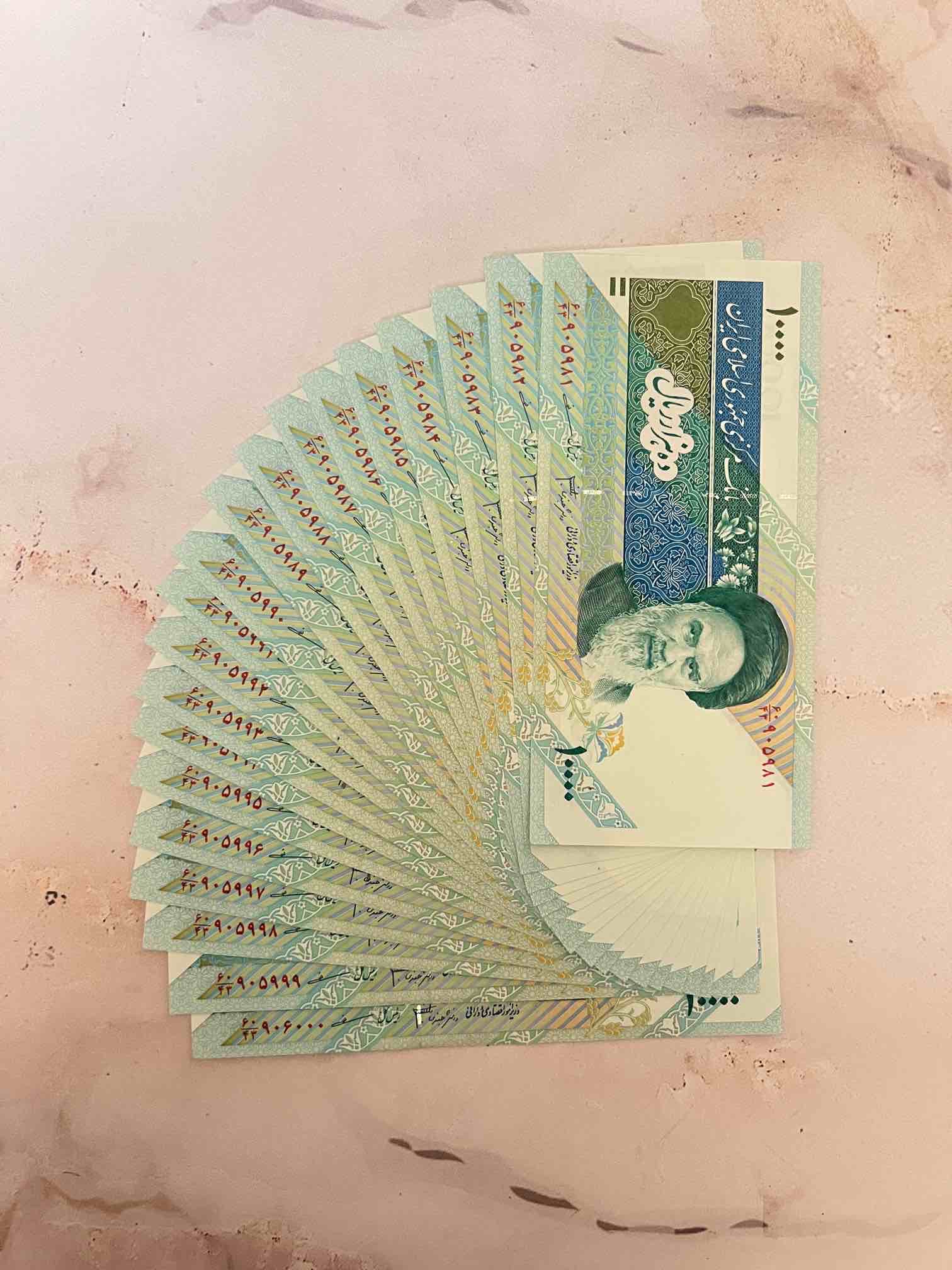 بیست عدد اسکناس هزارتومانی