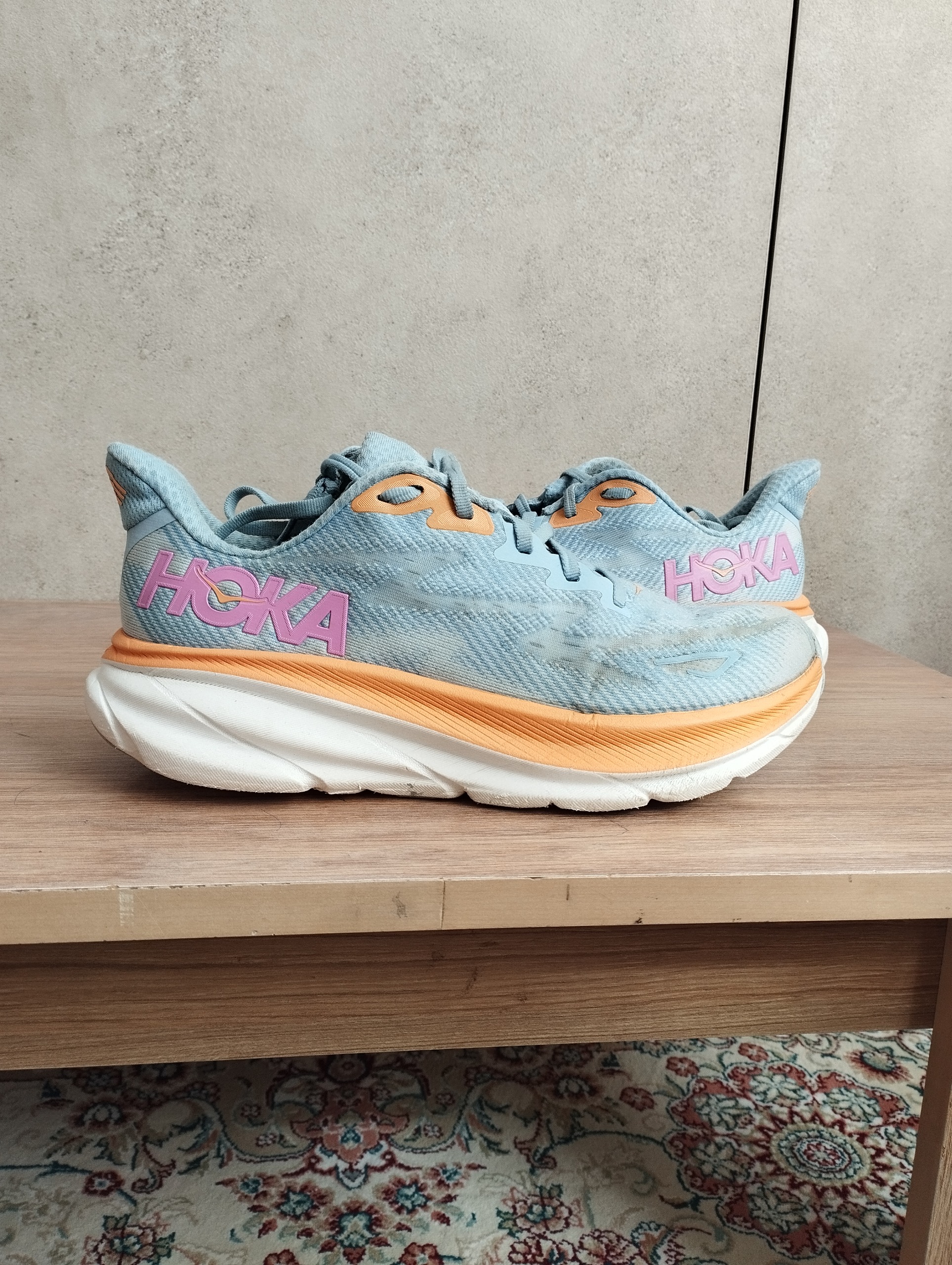 کفش اورجینال برند HOKA سایز 40