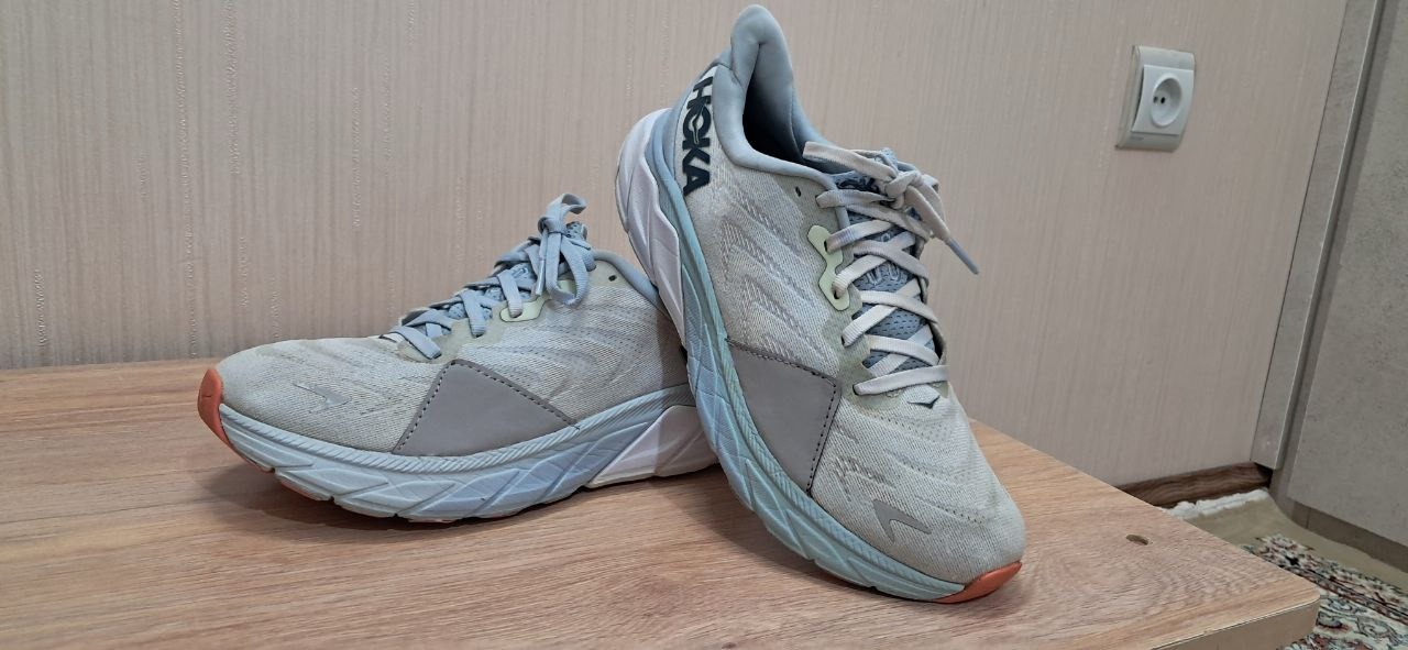 کفش اورجینال برند HOKA سایز 38