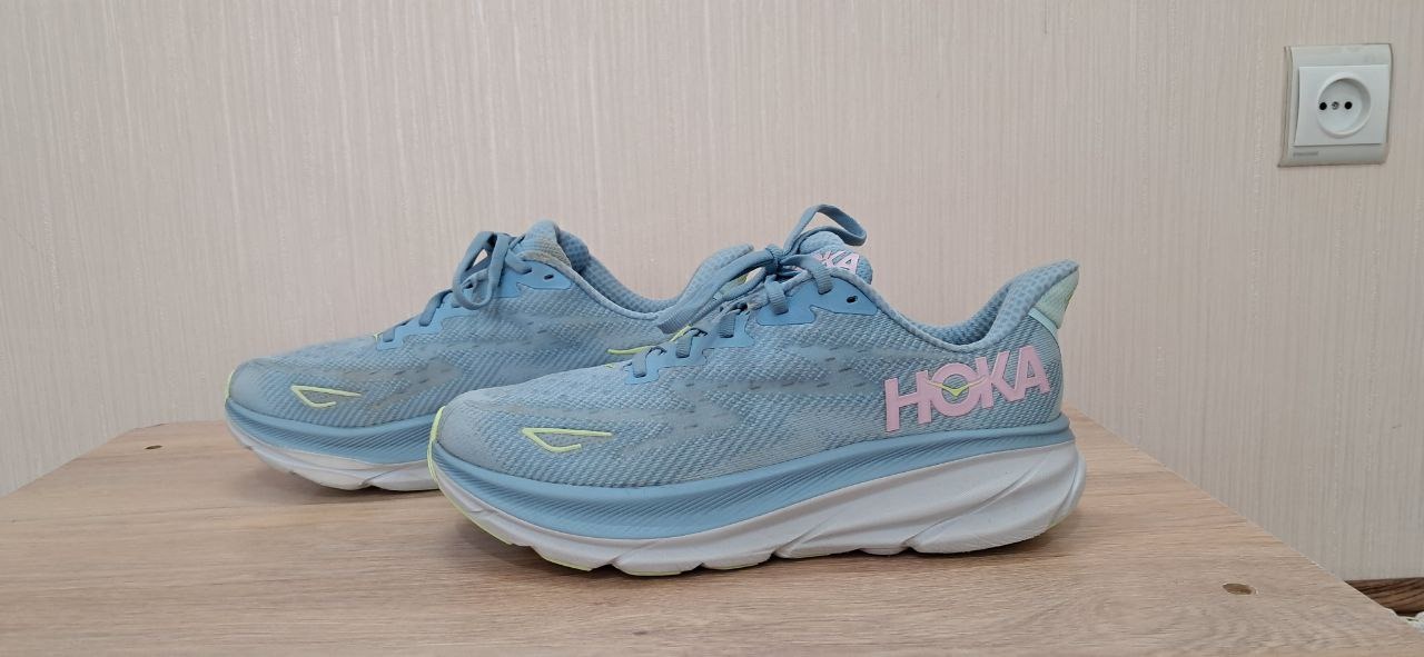 کتونی اورجینال برند HOKA سایز 40.5