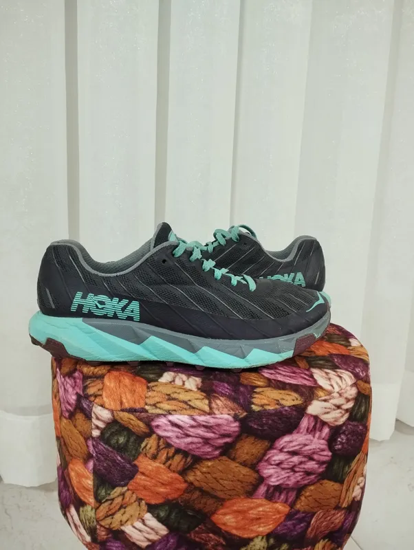 کفش اورجینال برند HOKA سایز 38.5