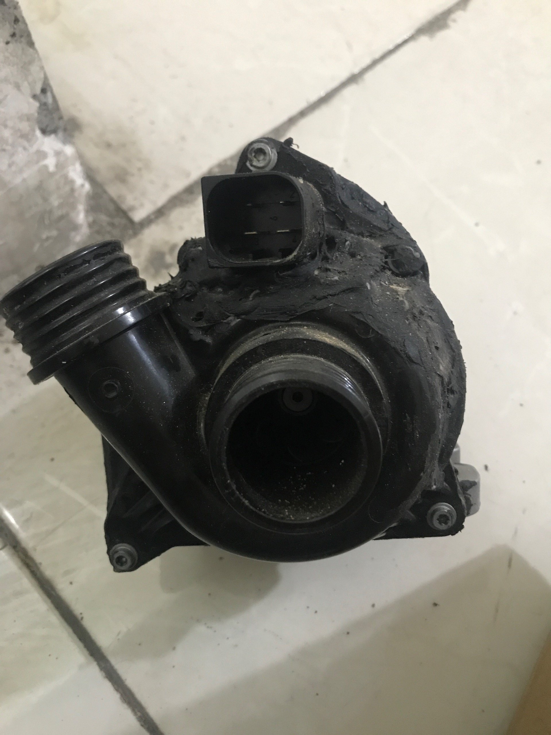 واتر پمپ برقی BMW