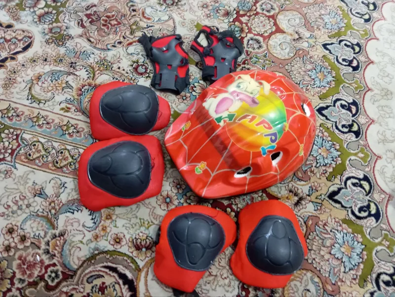 کلاه بچگانه دوچرخه و اسکوتر با لوازم