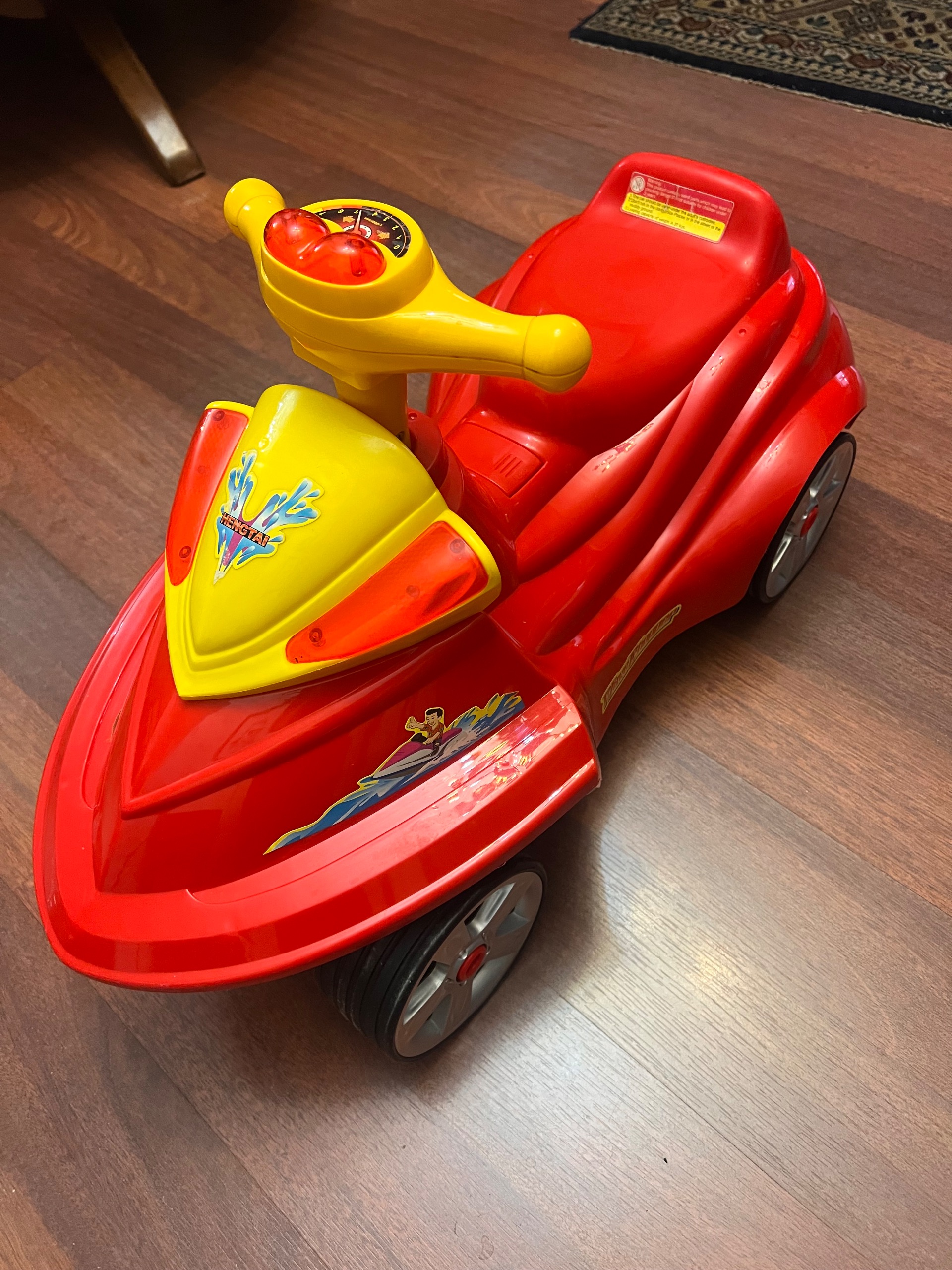 ماشین موزیکال قرمز