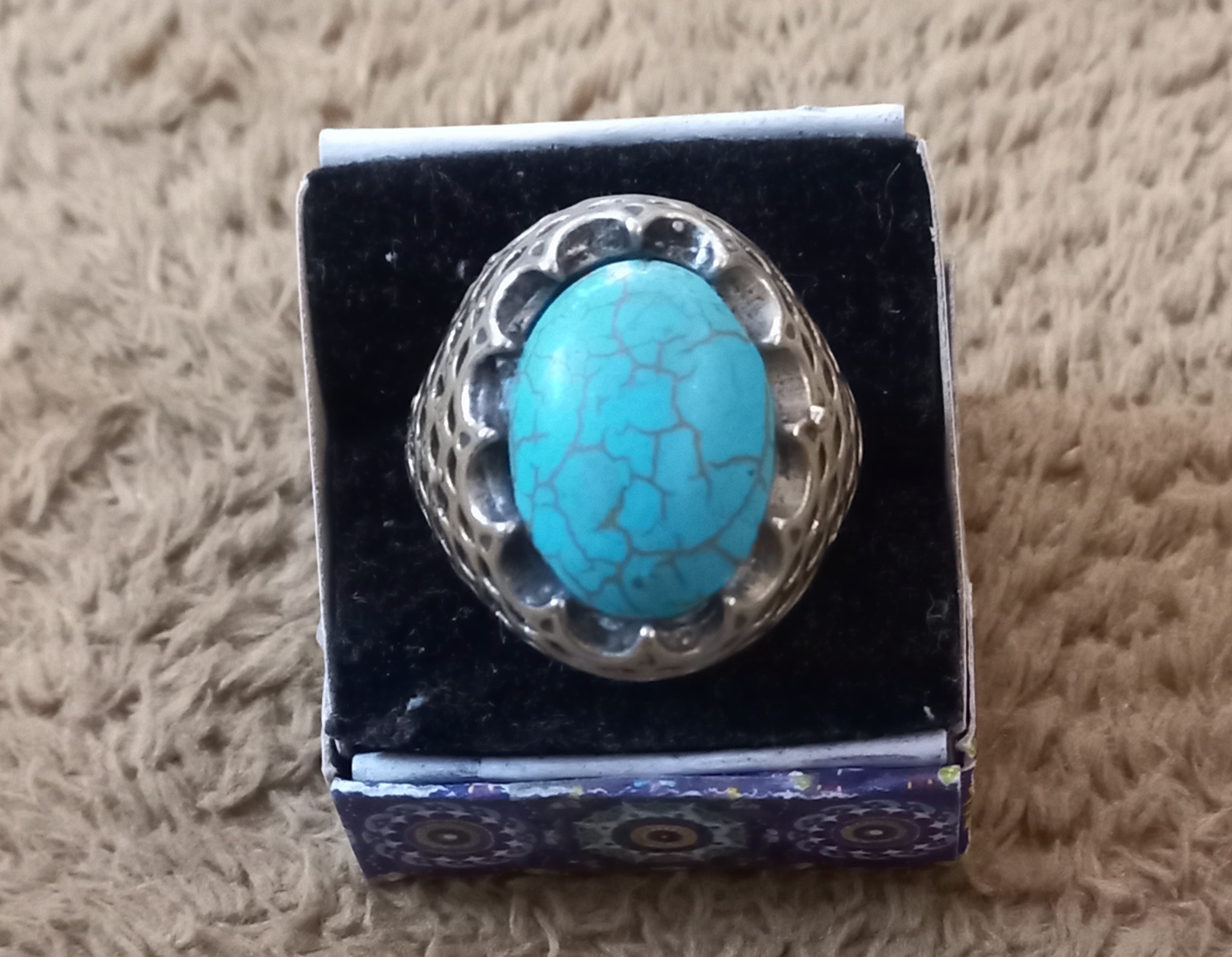 انگشتر فیروزه درشت وخوش دست