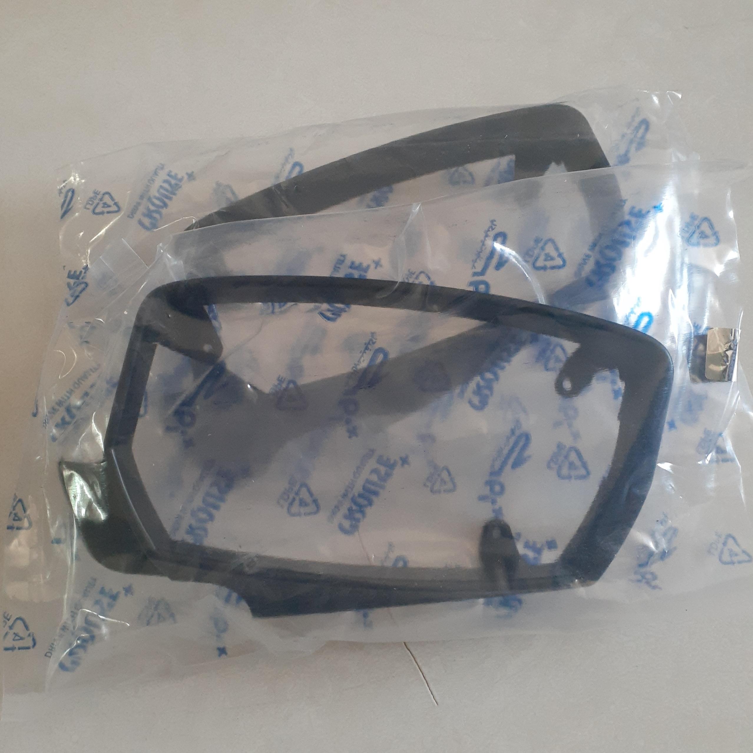 قاب مشکی دور شیشه آینه دنا وسورن R کروز