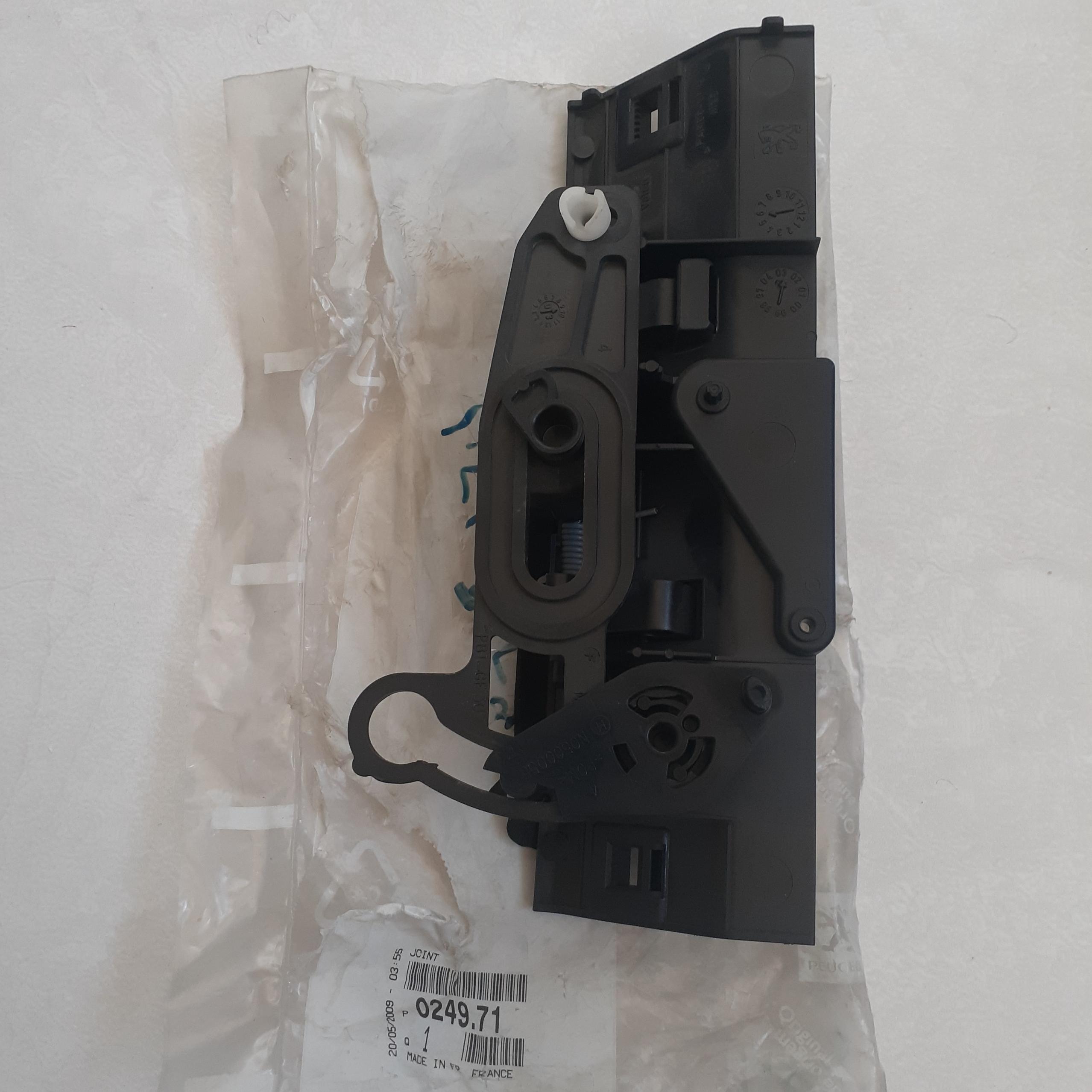 دستگیره اورجینال در صندوق 206 .هاش بک