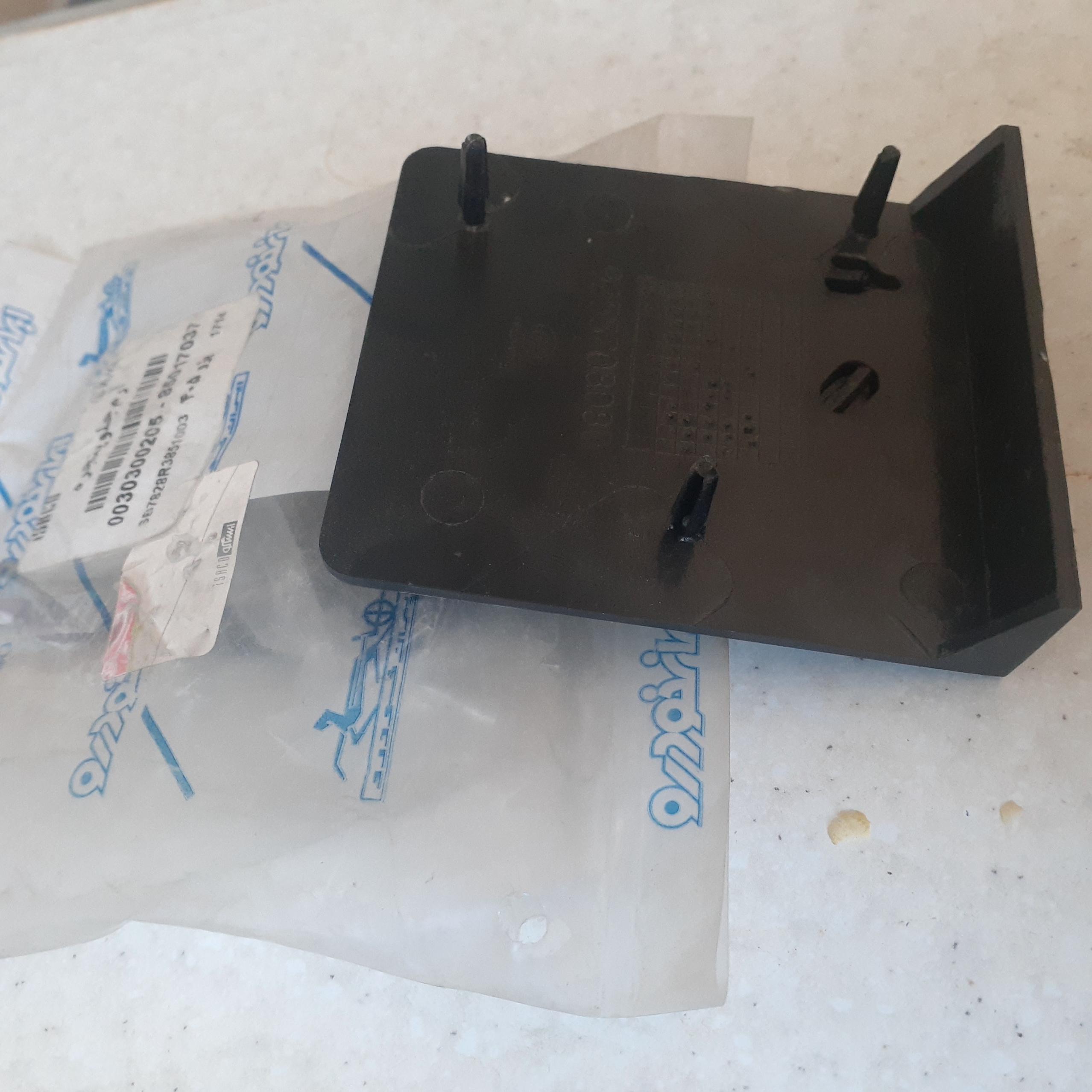 هر عدد ارم جلو پنجره پژو 2000 شرکتی ایساکو