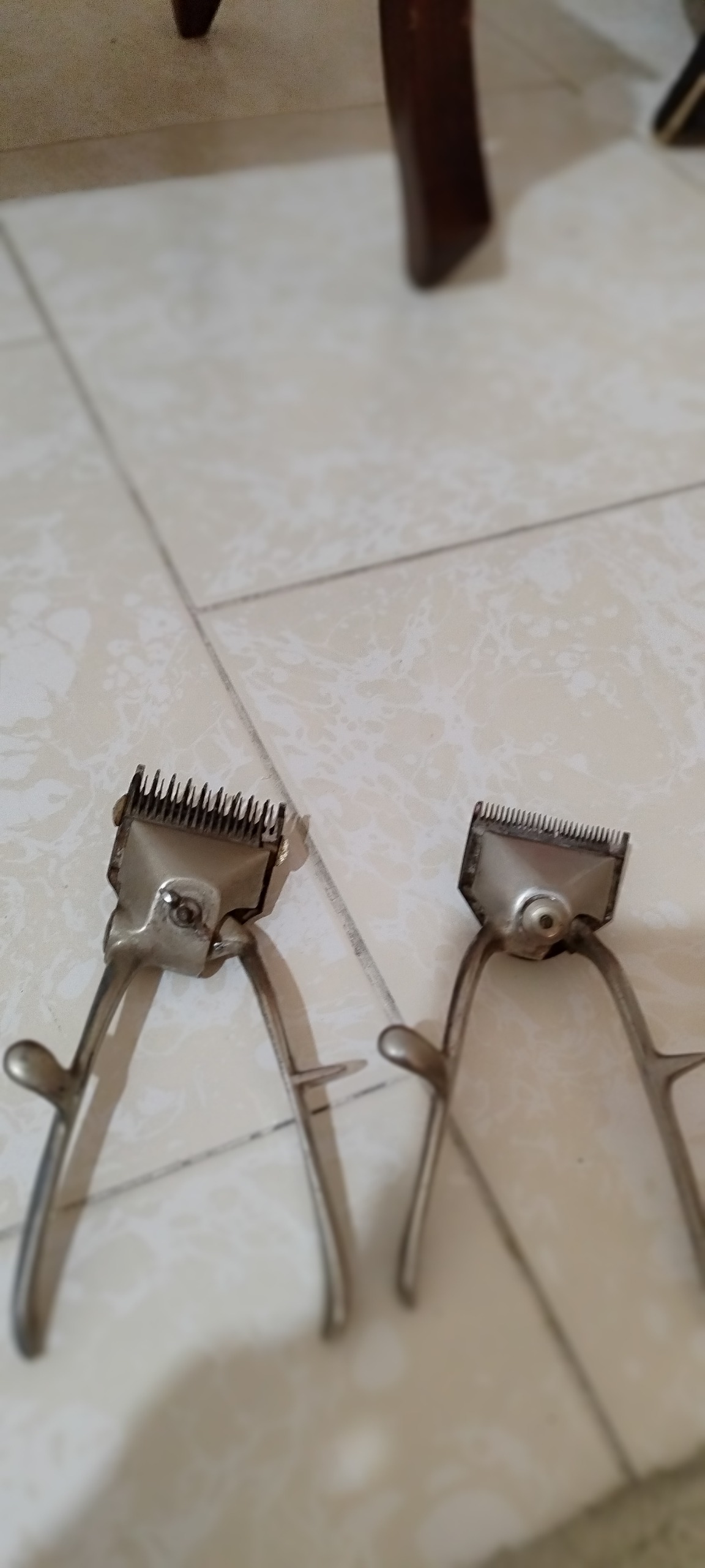 دو دستگاه اصلاح مو عتیقه