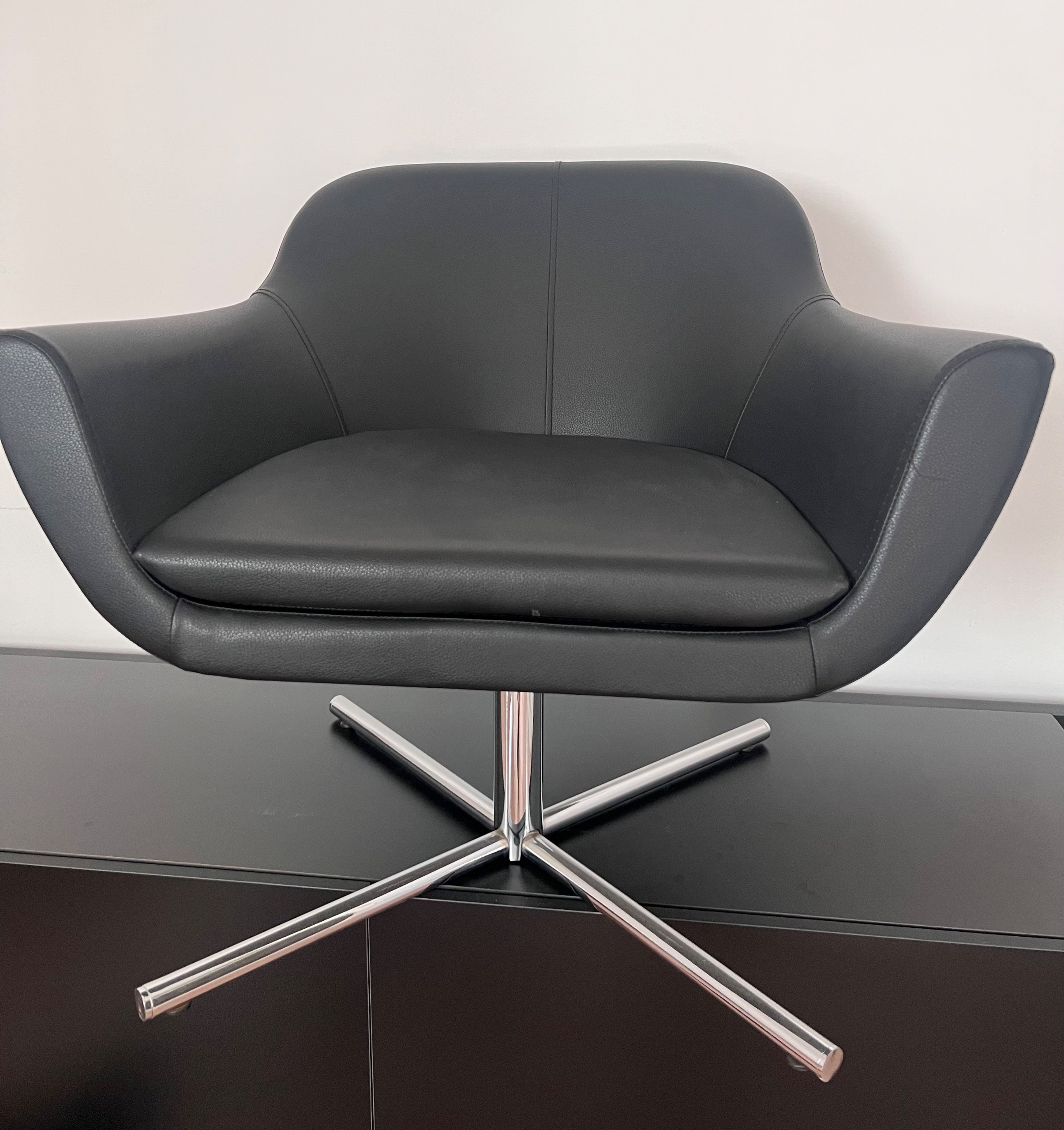 صندلی راحتی هلگر مدل ارکید Orchid RC - 104