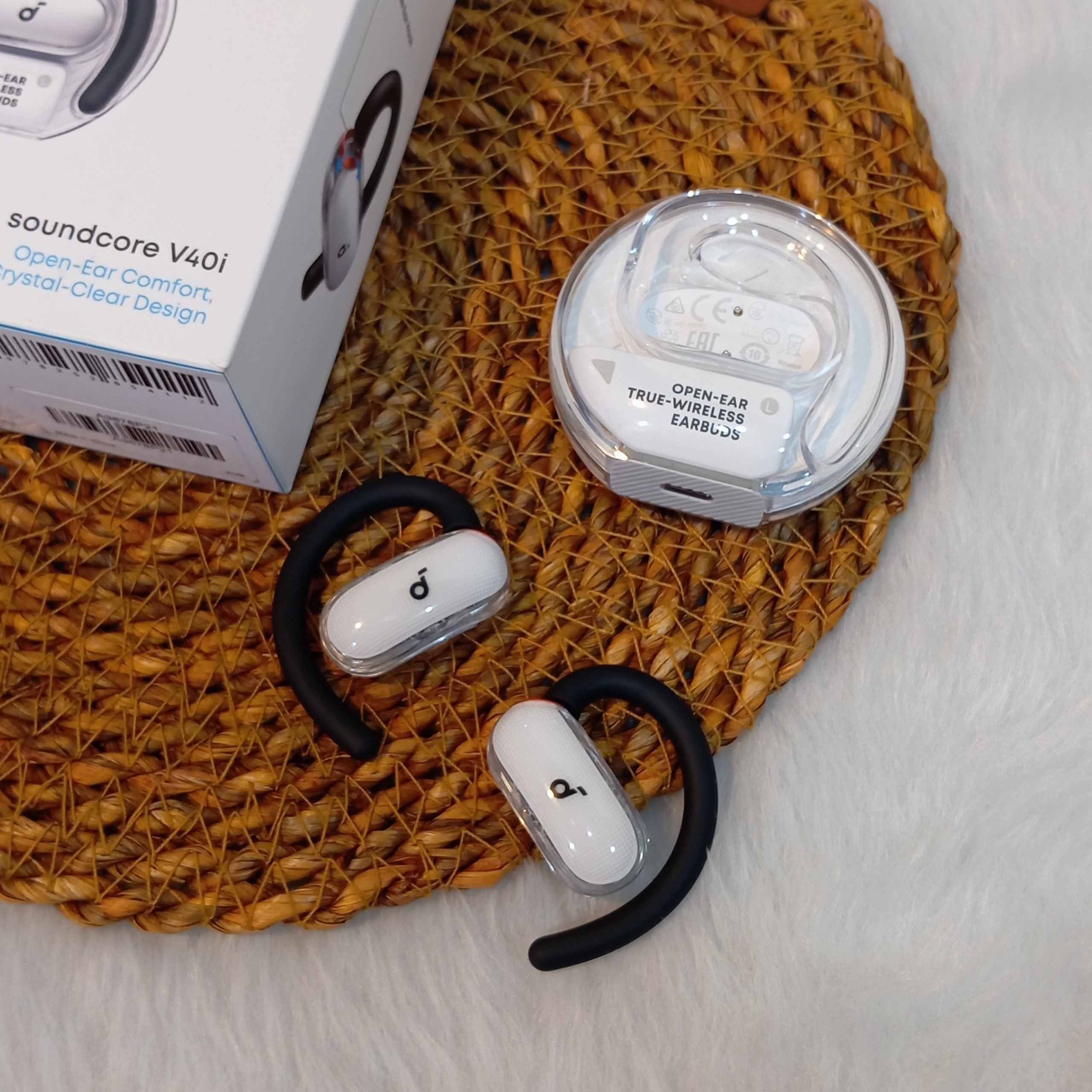 ایرپاد انکر مدل پشت گوشی soundcore v40i