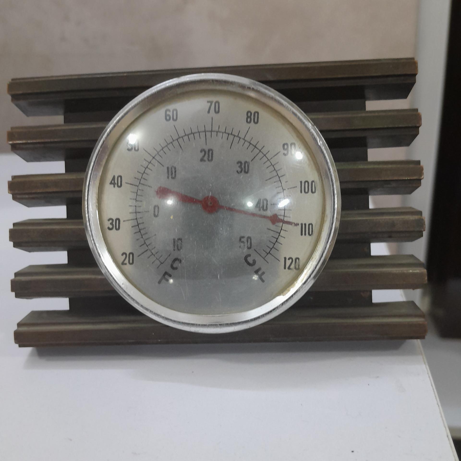 دماسنج قدیمی رومیزی