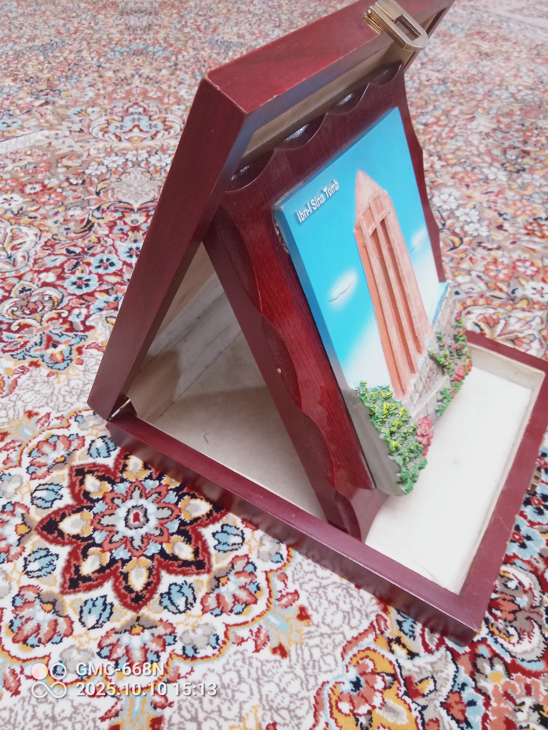 یادبود فاخربرجسته میراث فرهنگی جعبه چوبی