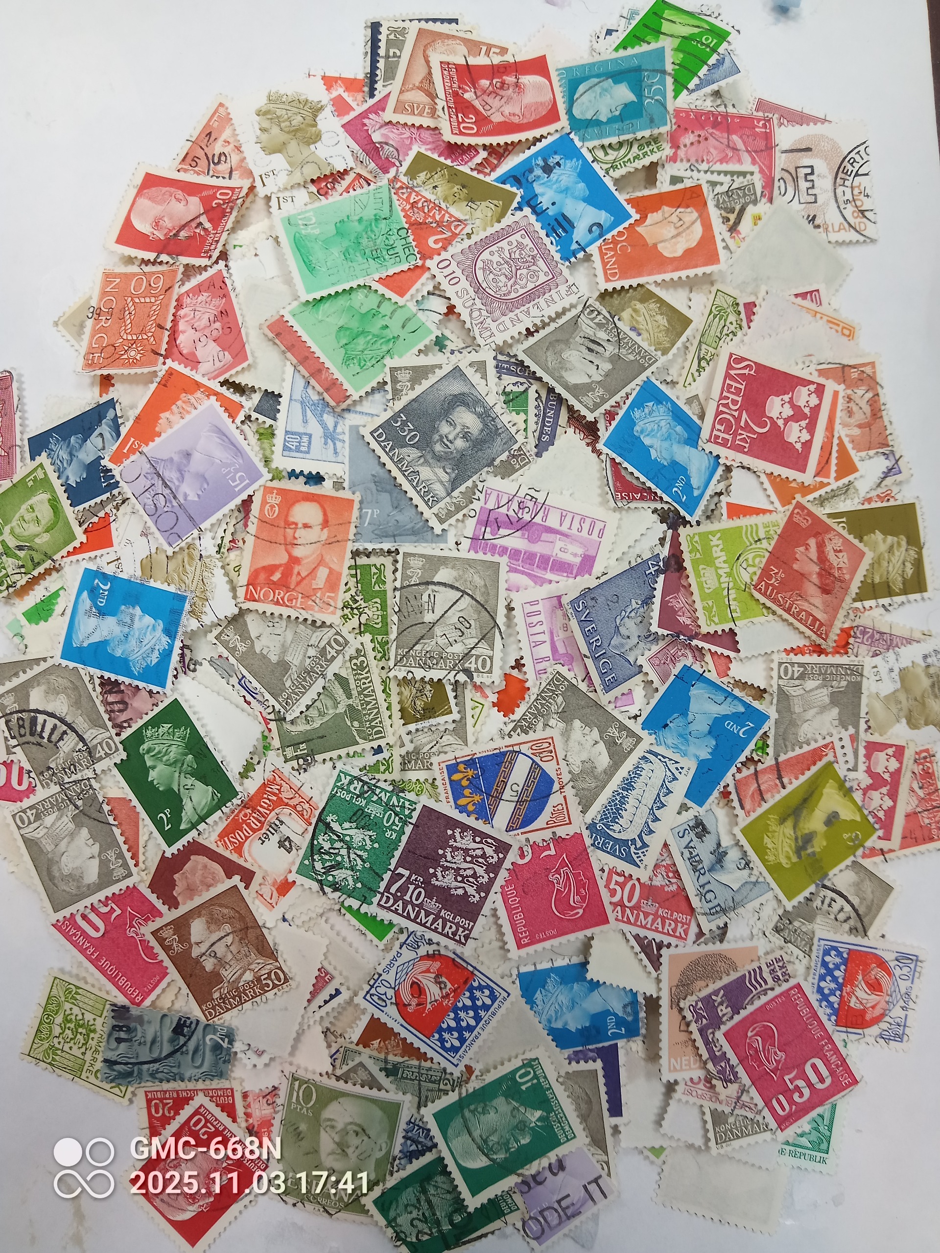 هزار تمبرخارجی با20شیت 6تمبری