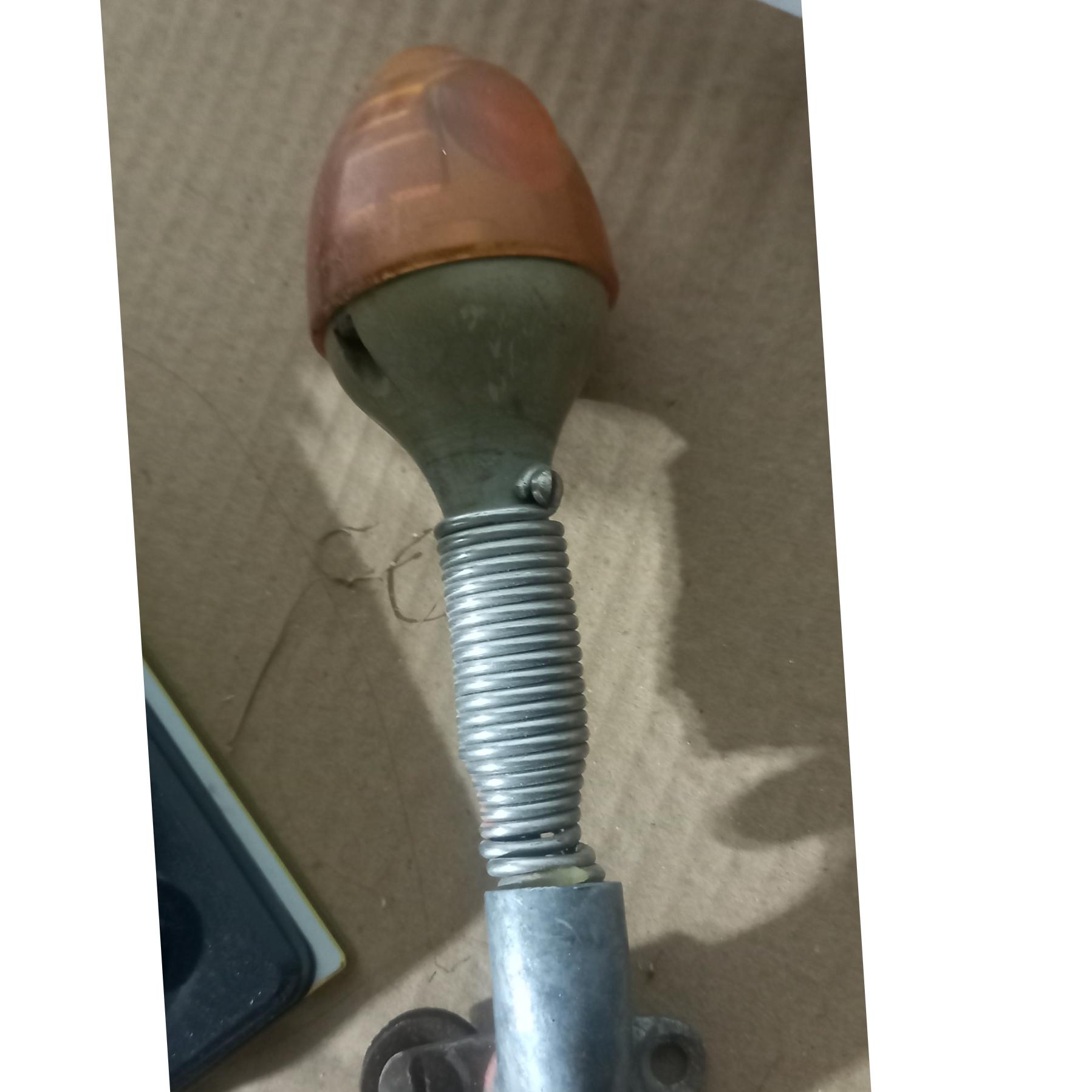 چراغ فنری قدیمی