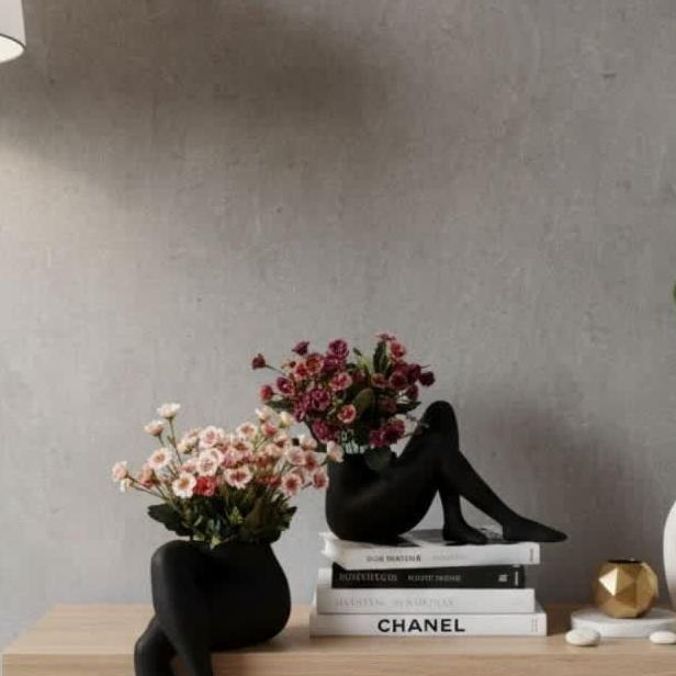 گلدان لبه میزی مدل پا رو پا