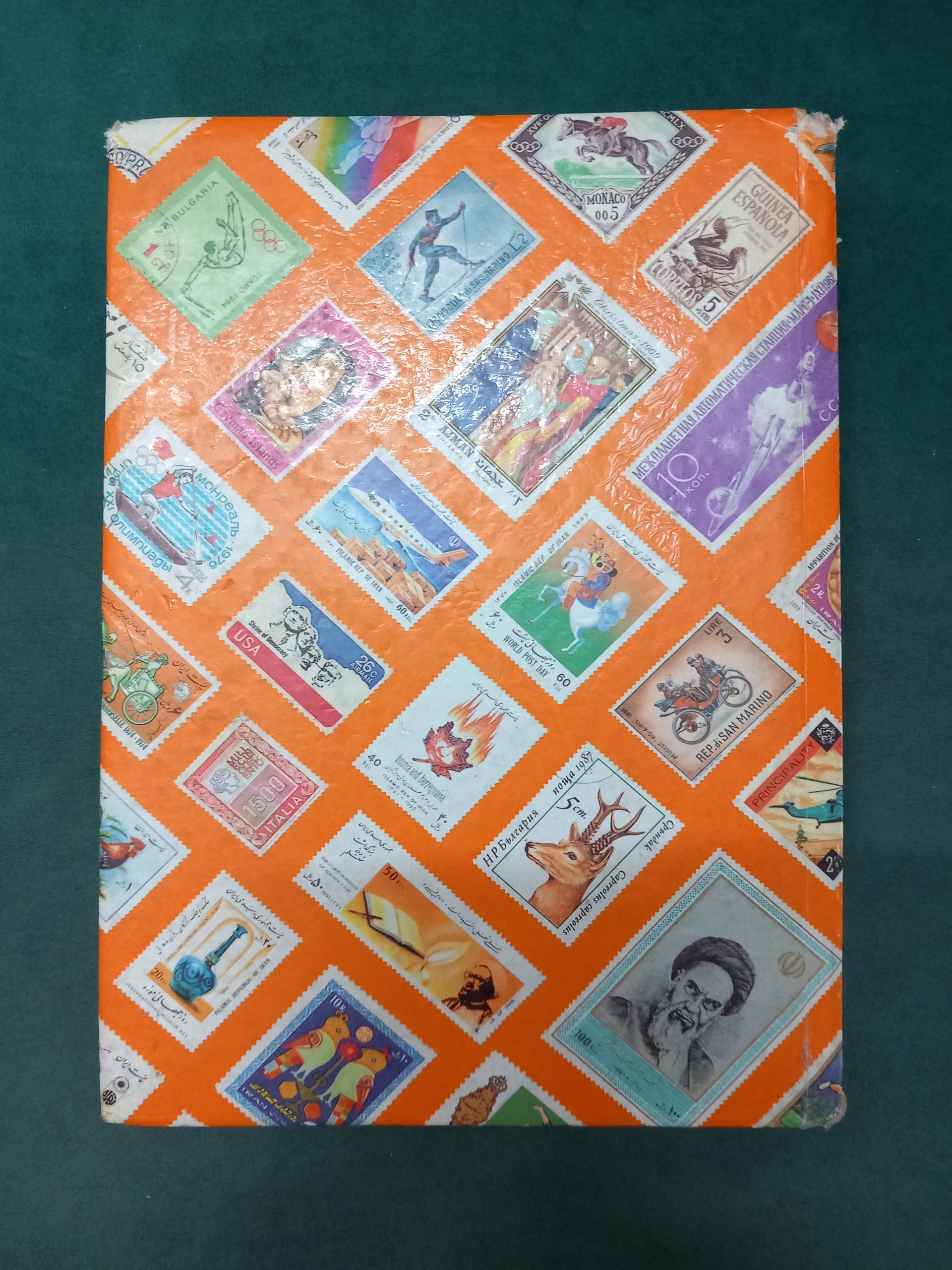 آلبوم تمبر 8برگی بهمراه 71عدد تمبر