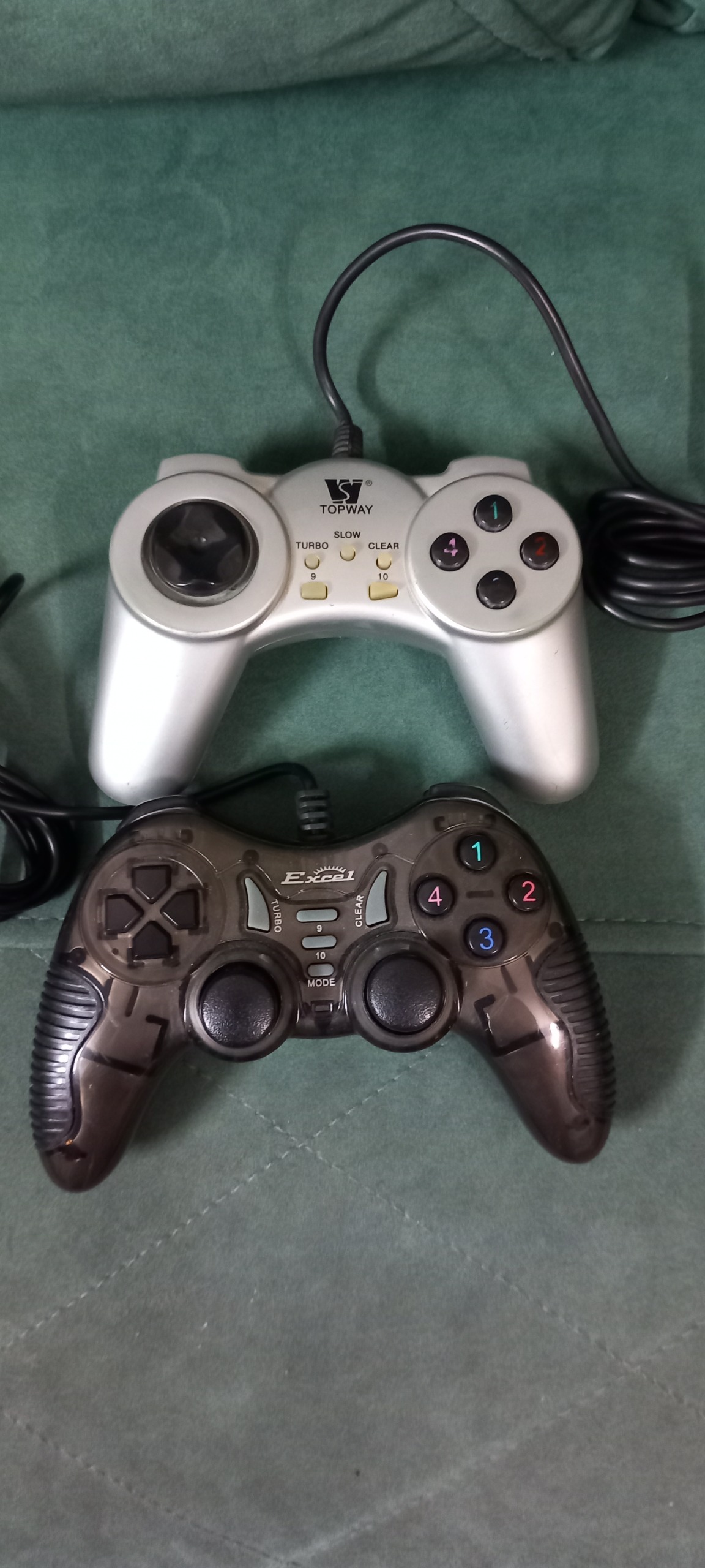 دو عدد دسته بازی مخصوص کامپیوتر