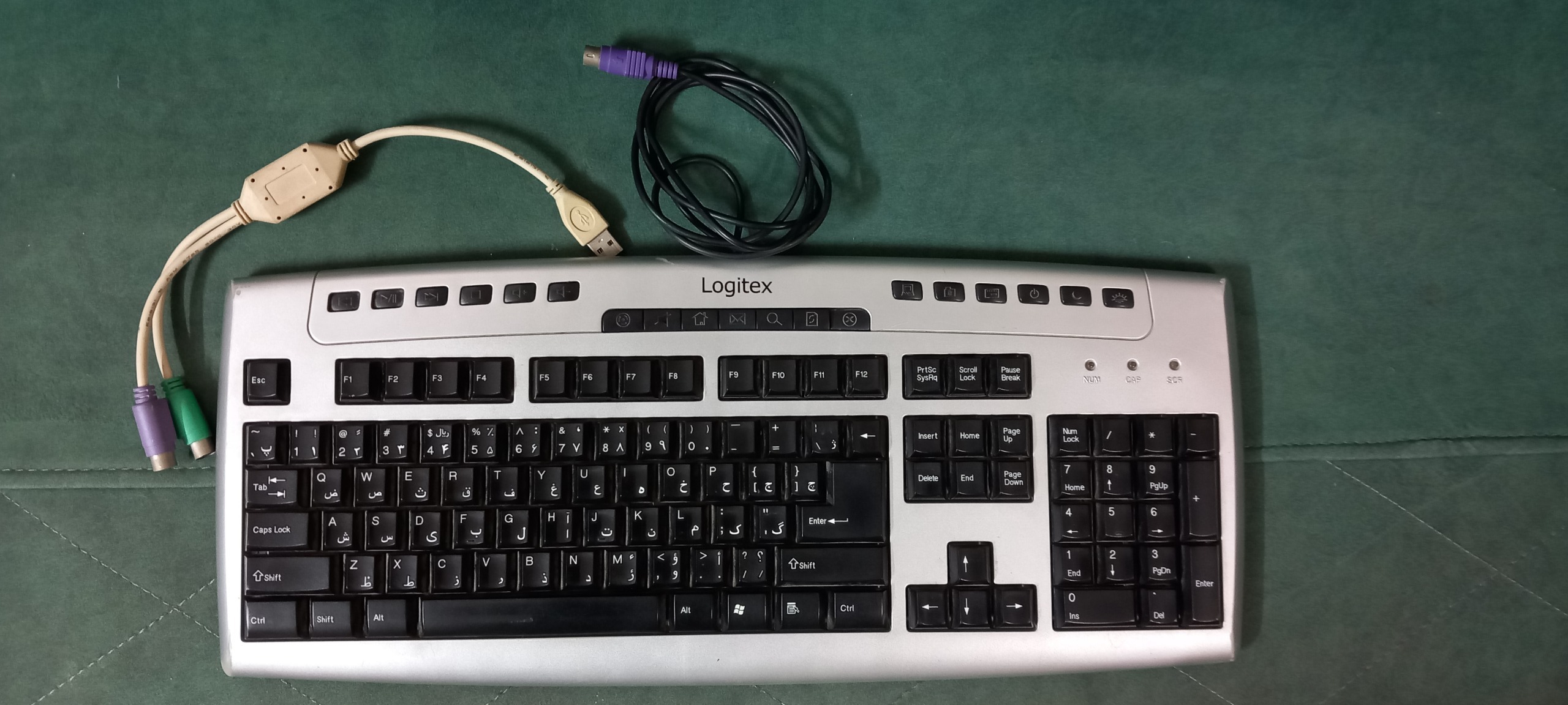 کیبورد قدیمی با سوکت AT