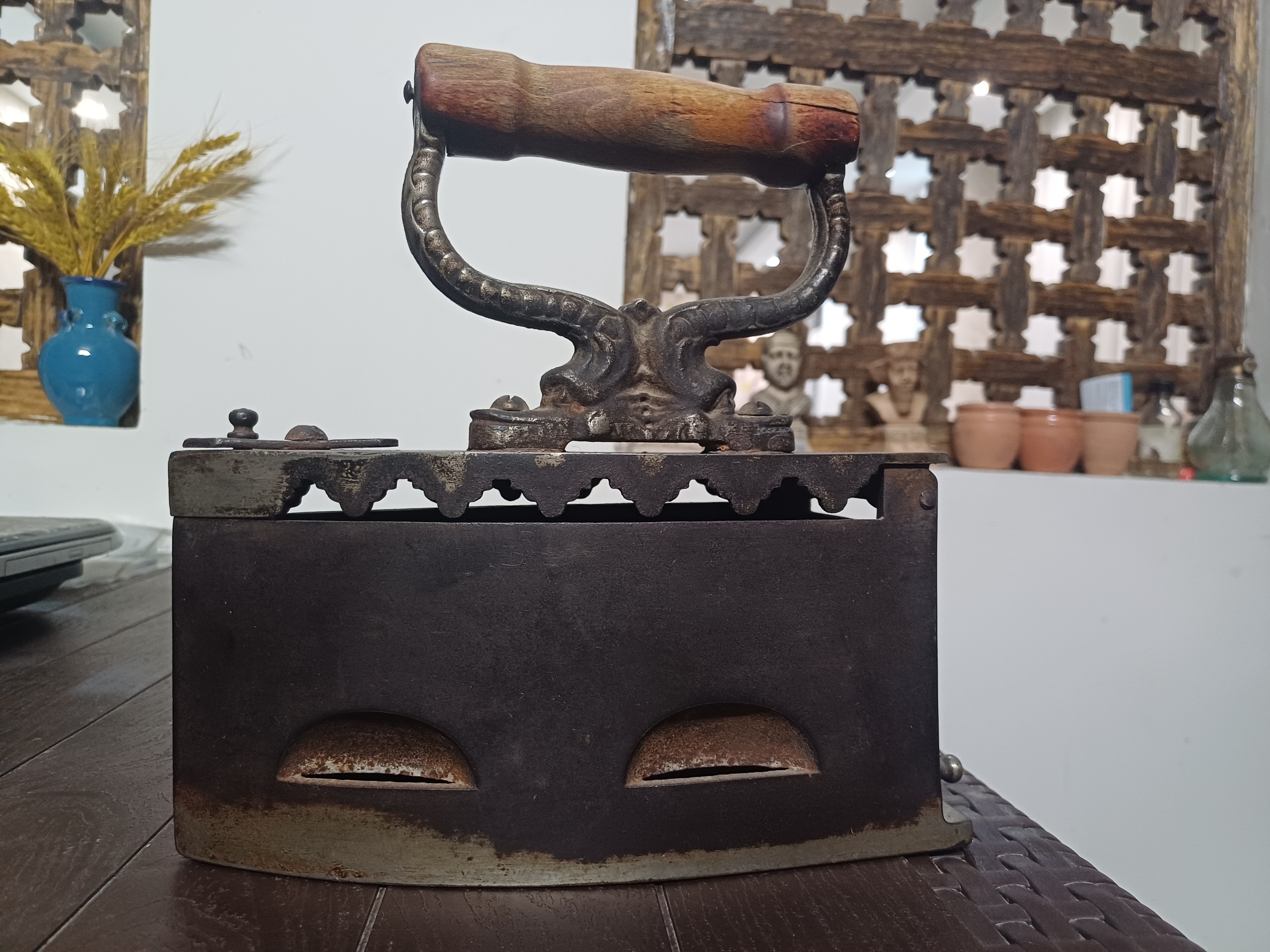 اتو ذغالی قدیمی