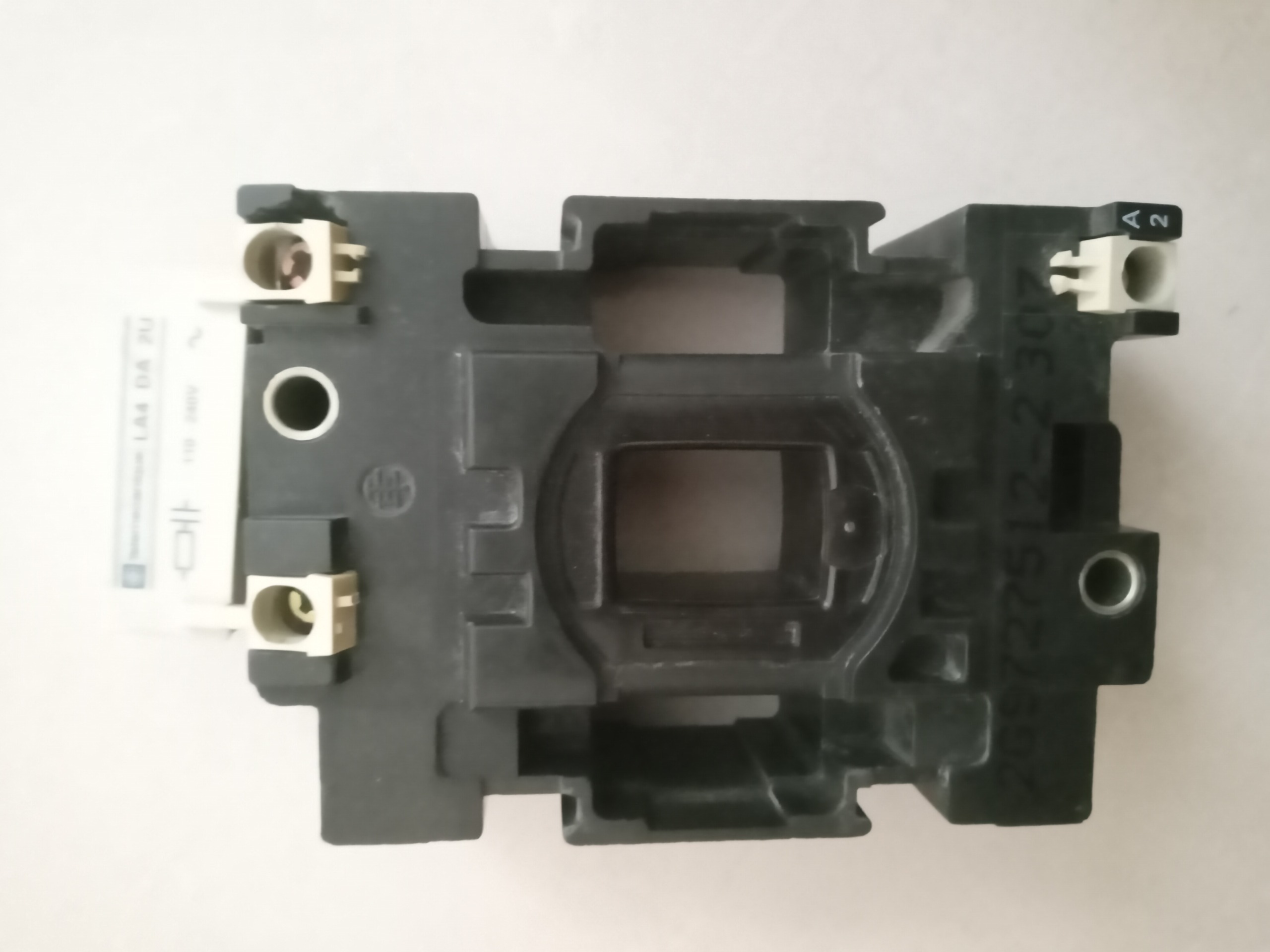 بوبین کنتاکتور 40 تا 95 آمپر تله مکانیک یا اشنایدر