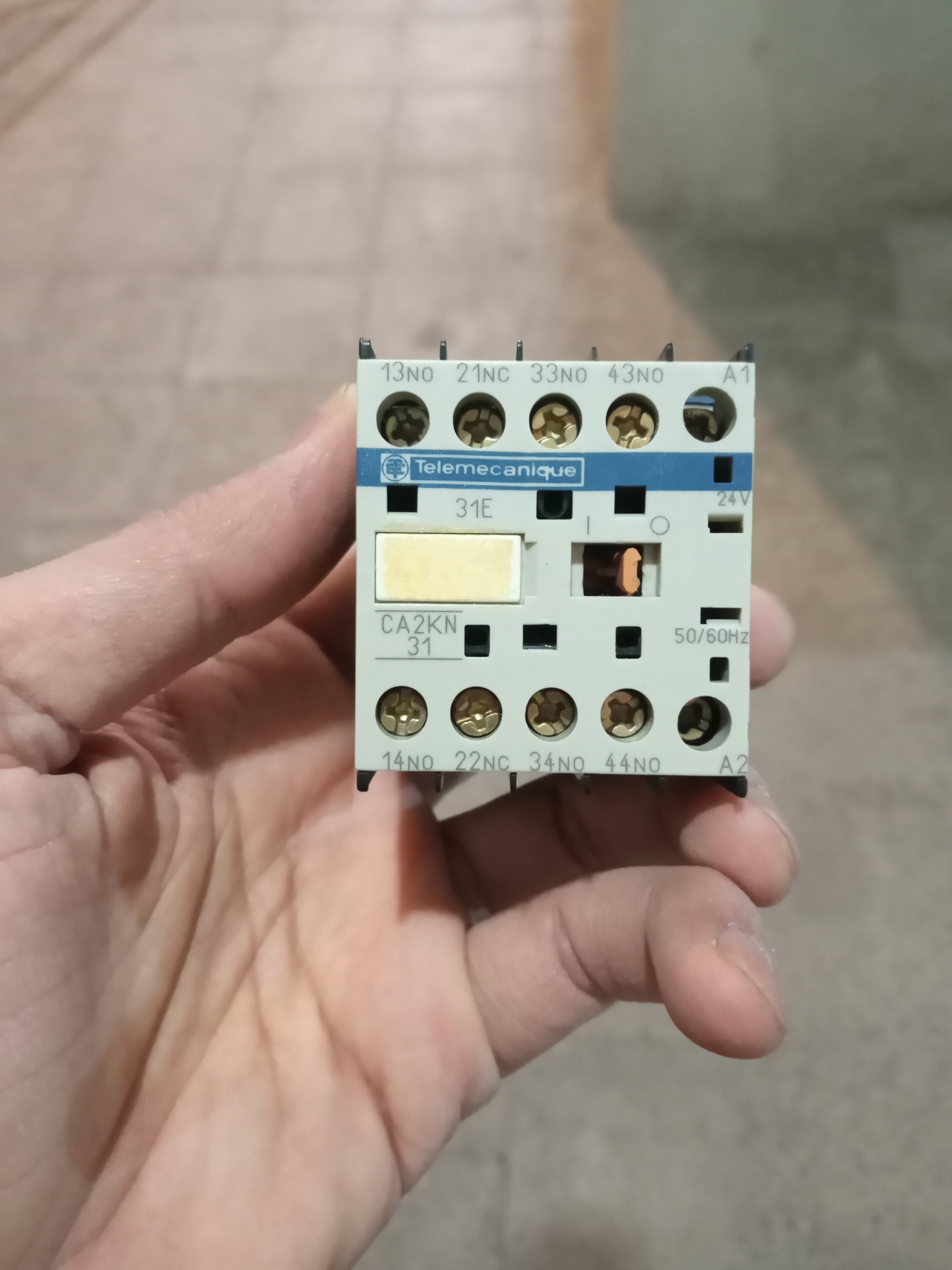 کنتاکتور تله مکانیک CA2KN 31