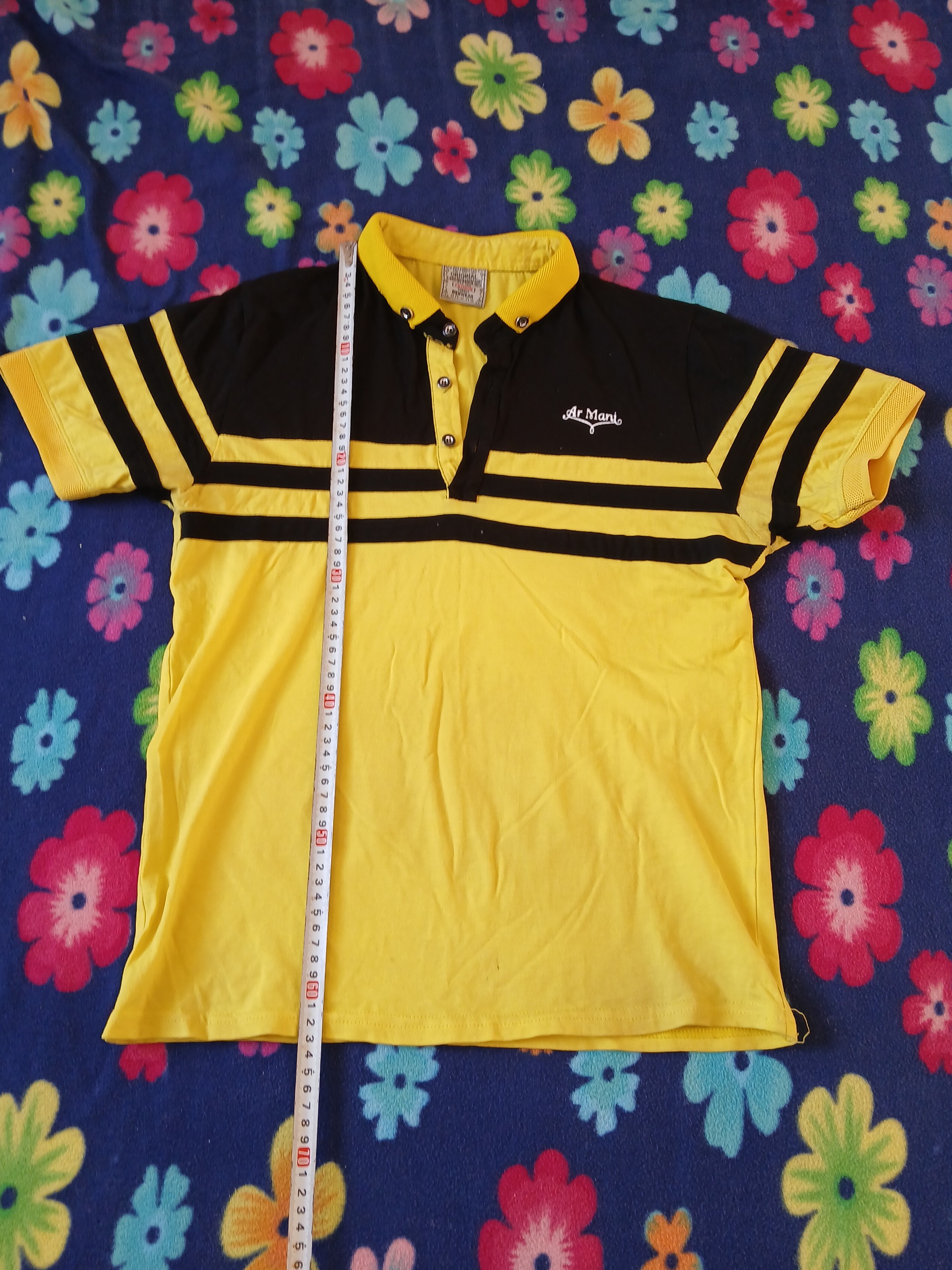 تیشرت زرد رنگ