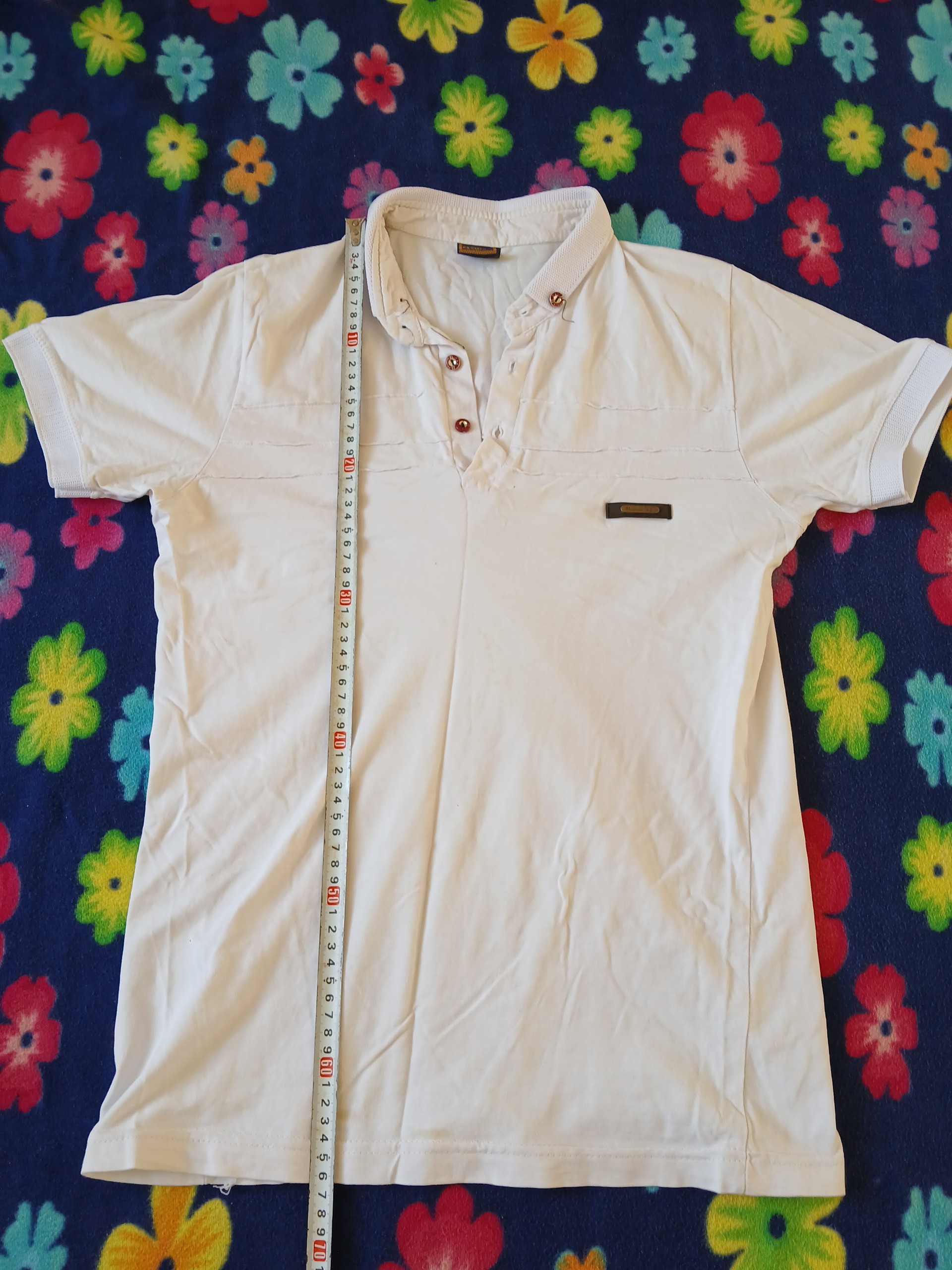 تیشرت سفید رنگ