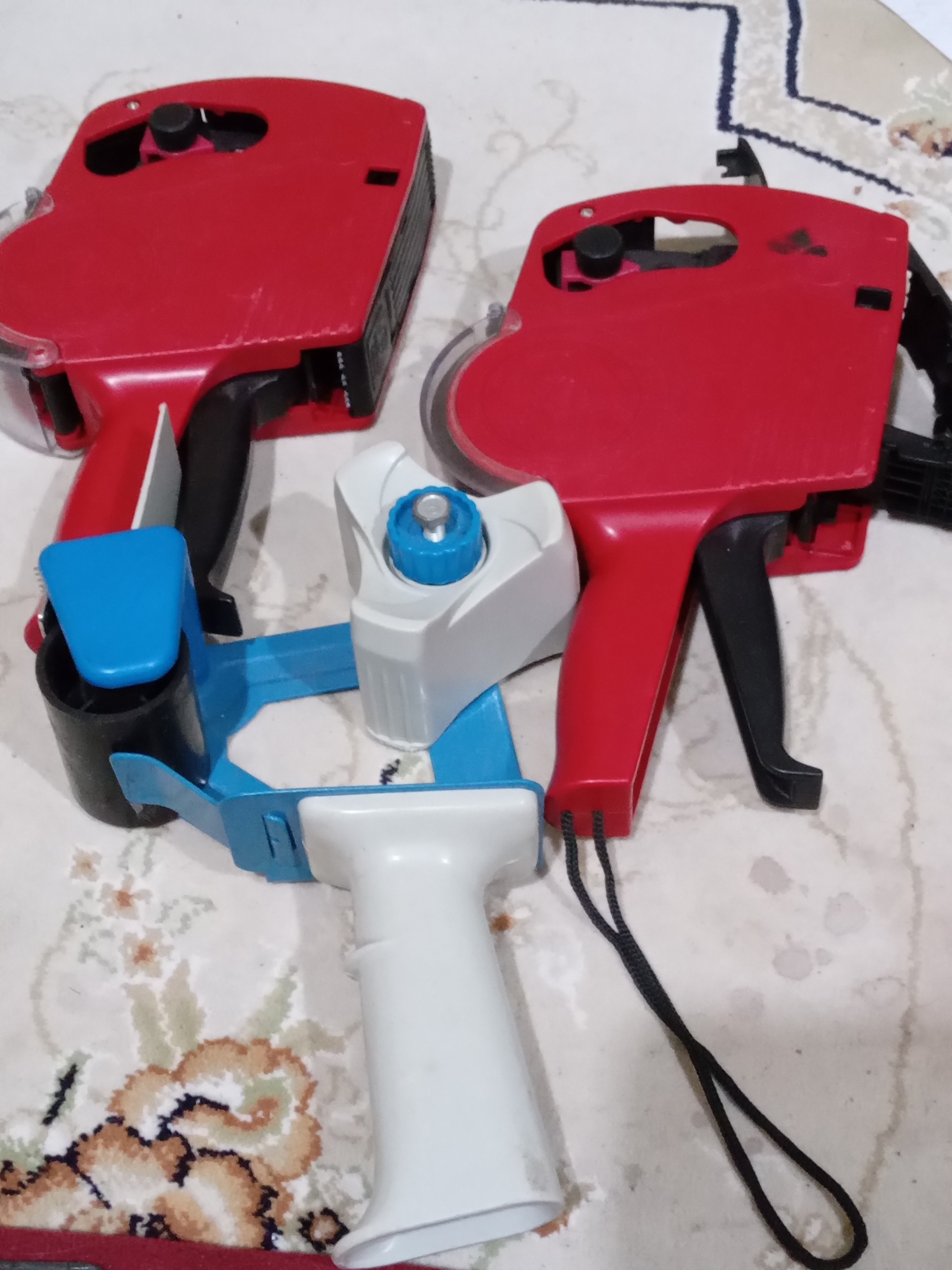 دوعدد تاریخ ویک عدد چسب کش