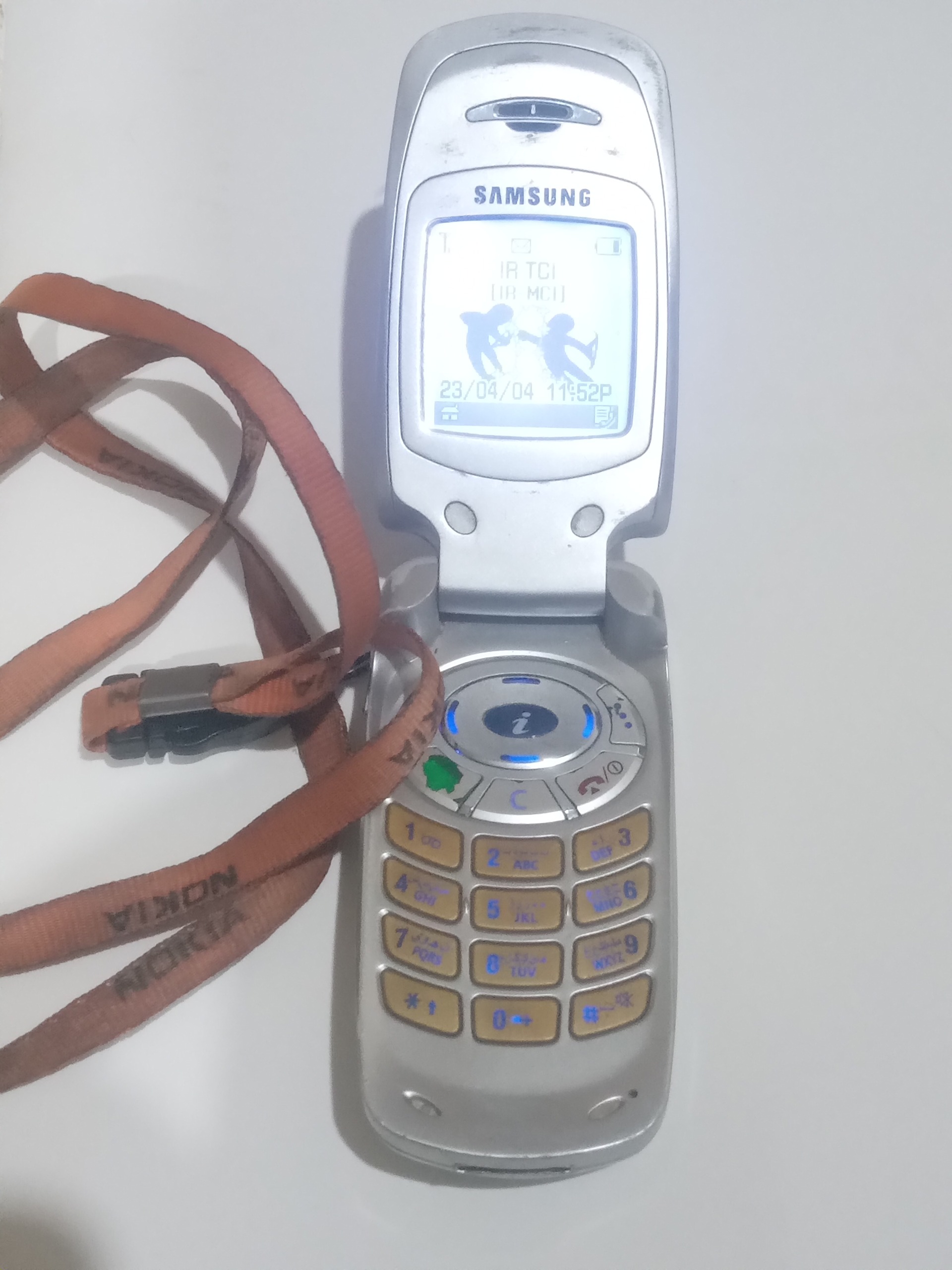 گوشی قدیمی زیر خاکی a800