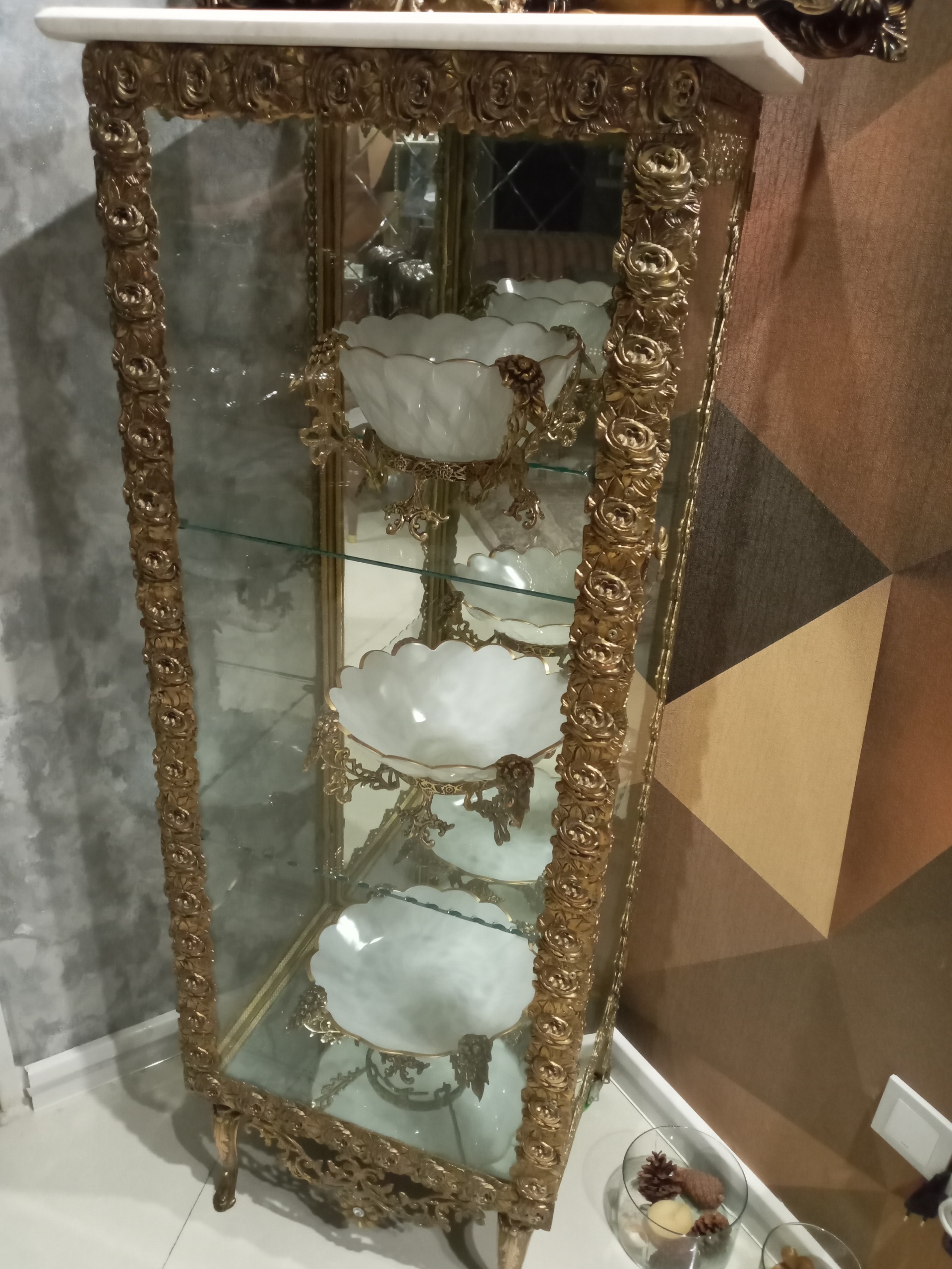 ویترین برنز اصل