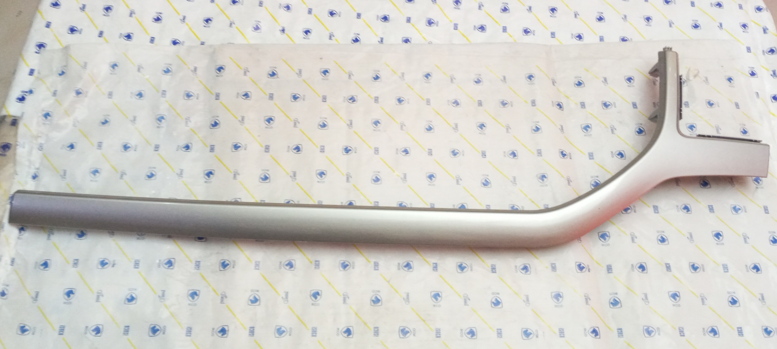 زه بالای داشبورد شاهین سمت راست نقره ای