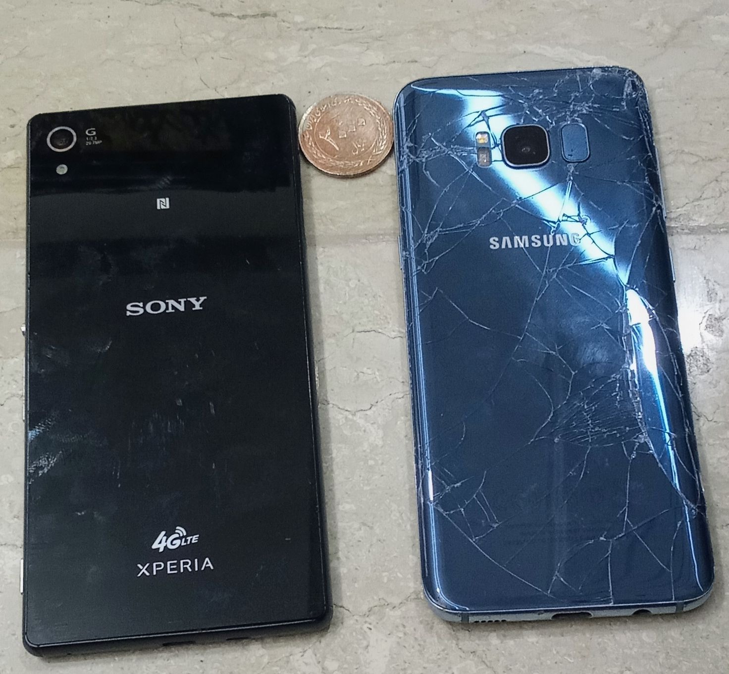 دو عدد گوشی قدیمی