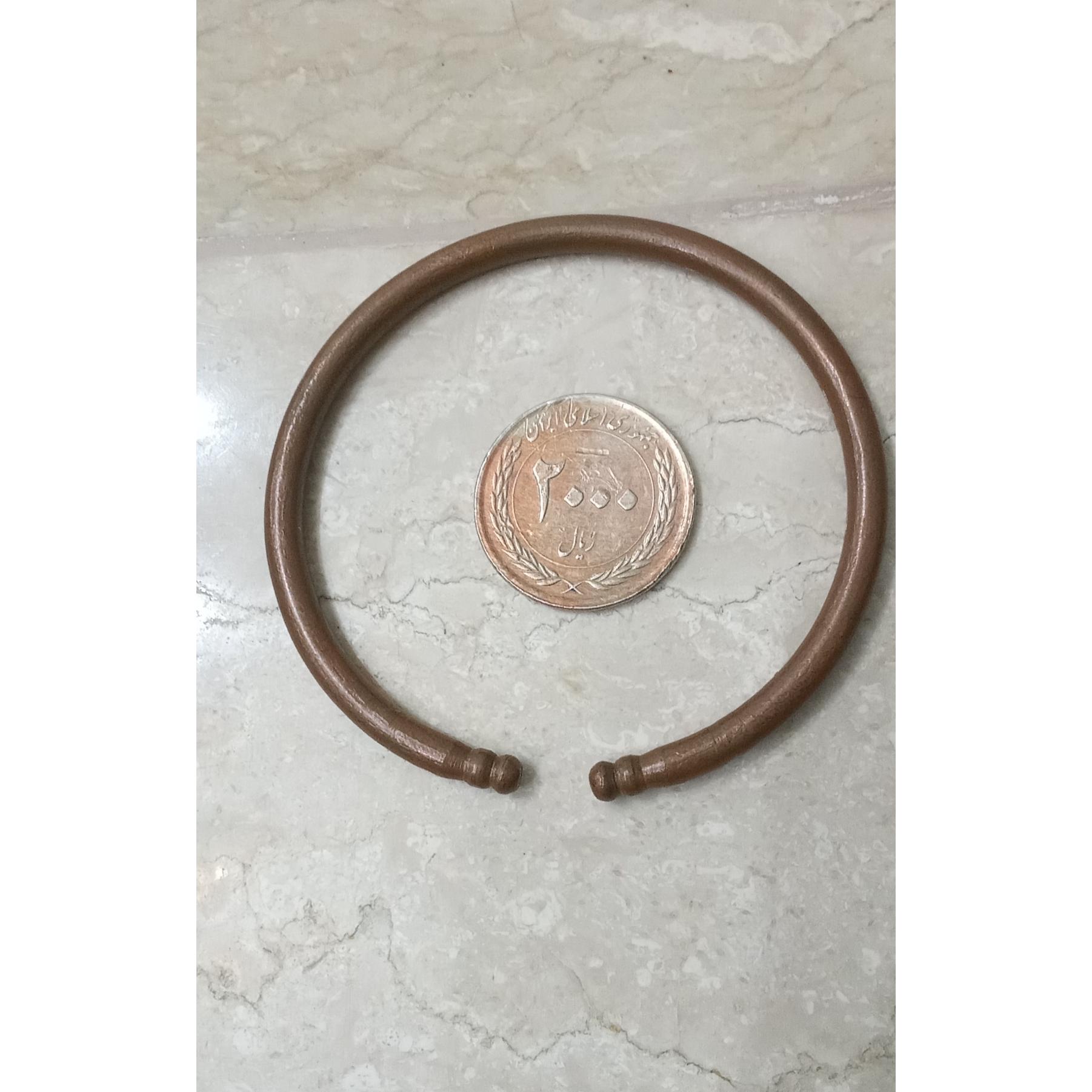 یک عدد دستبند مسی