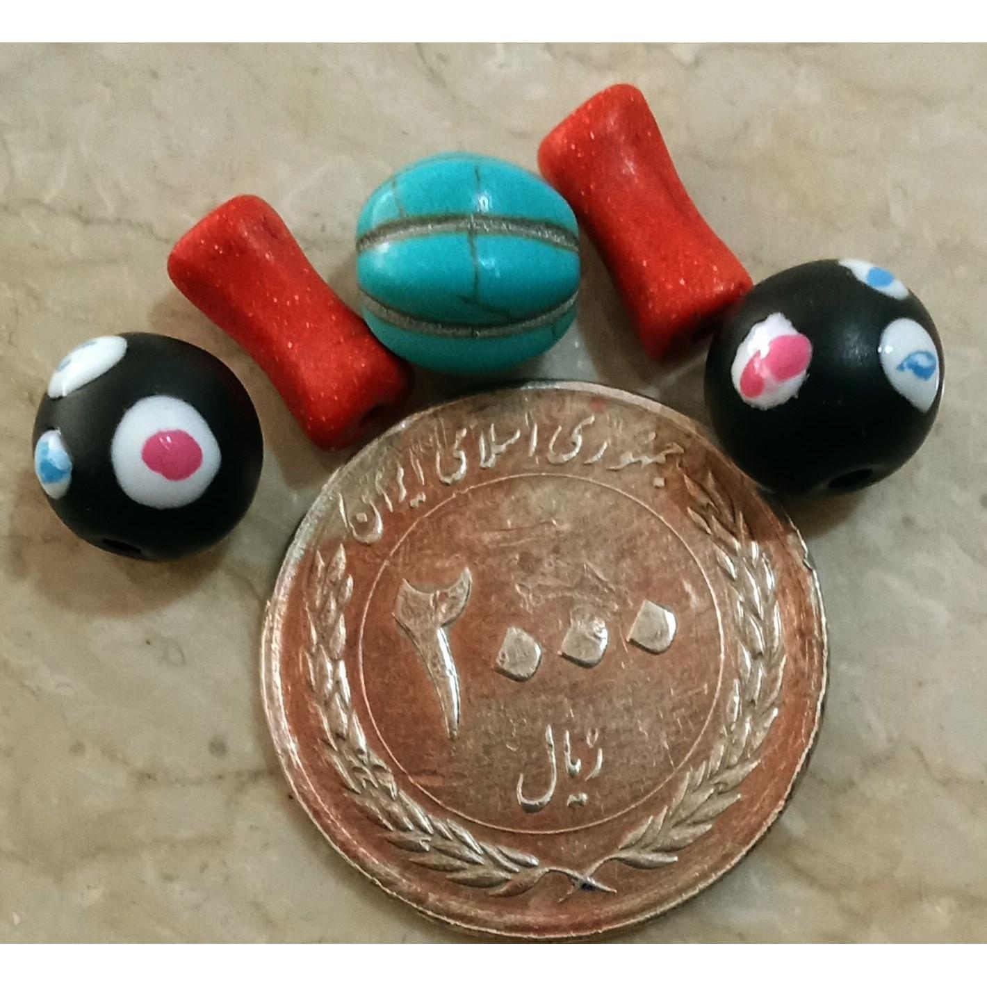 مهره های چشم زخم یک جا با هم