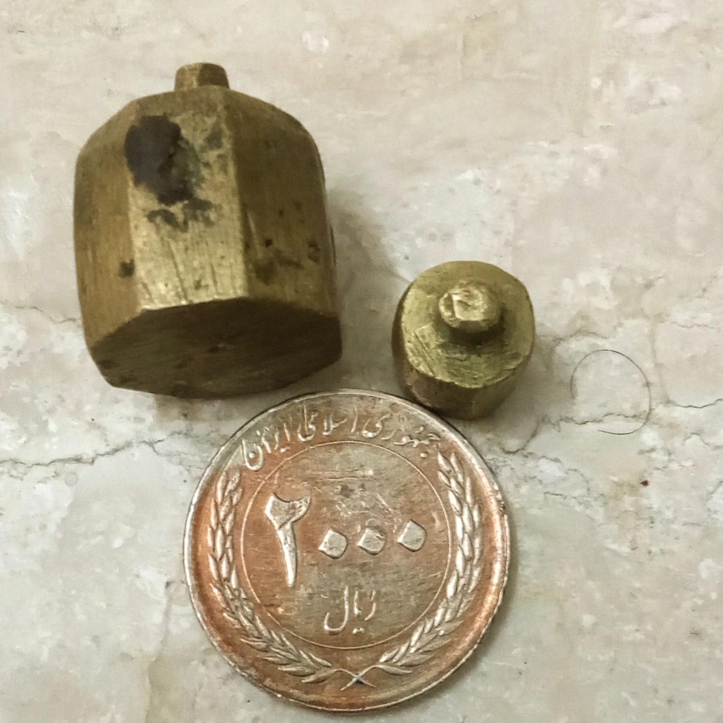 2عدد وزنه برنجی قدیمی باهم