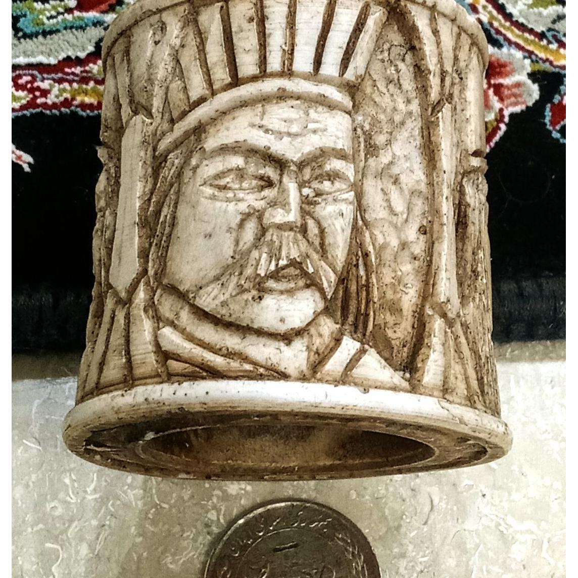 مهره غولپیکر رخ نشان