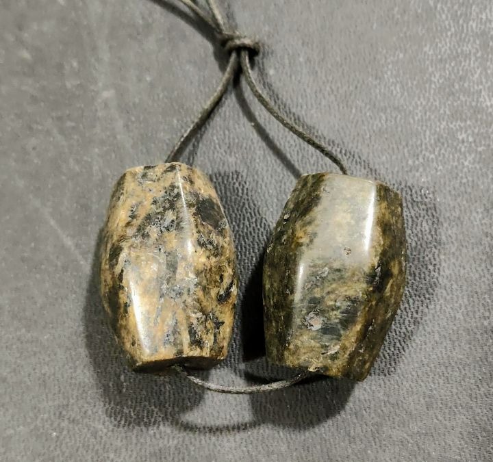 یک جفت مهره بورد قدیمی