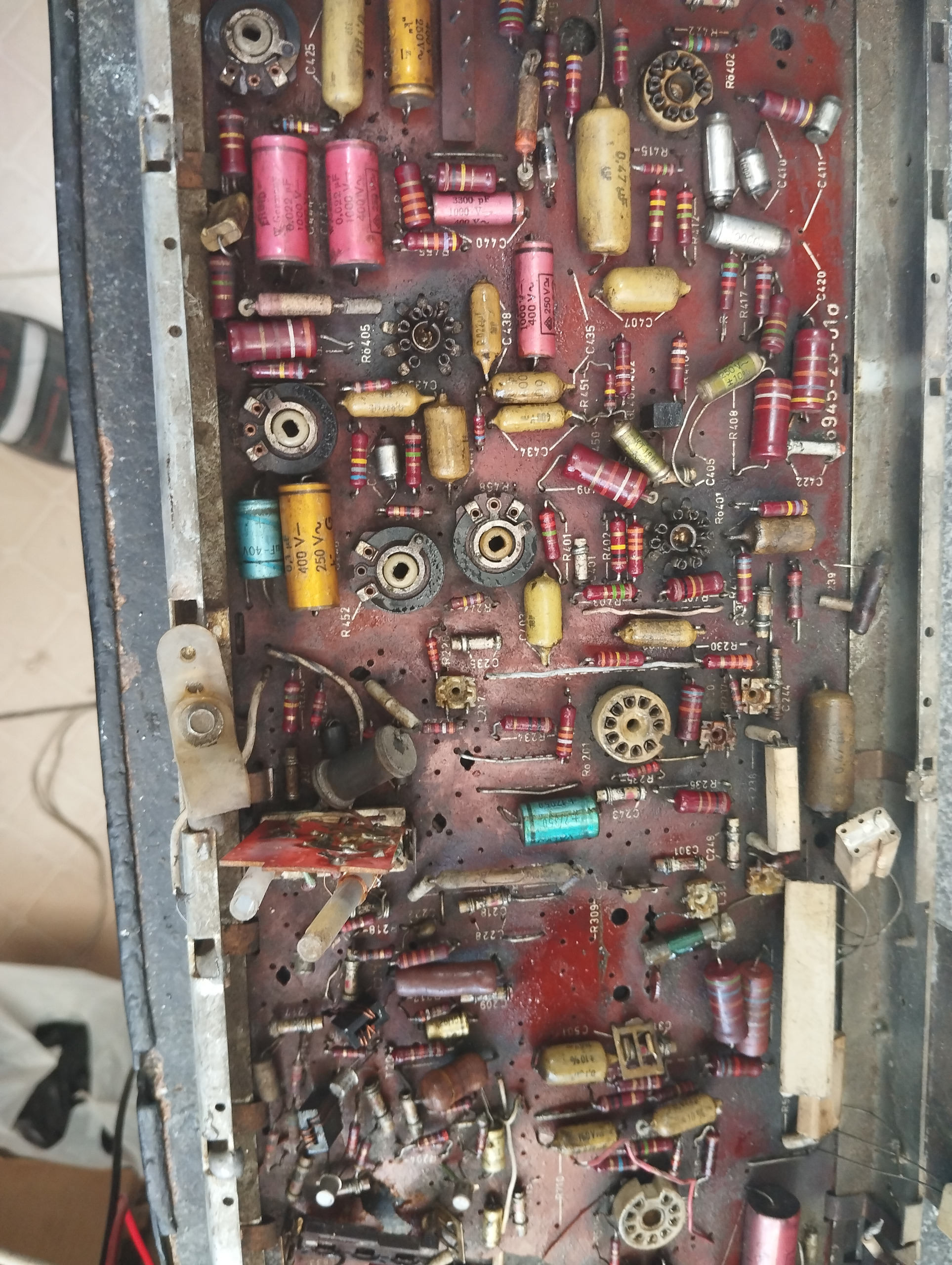 برد شاسی قدیمی تلویزیون لامپی آلمانی