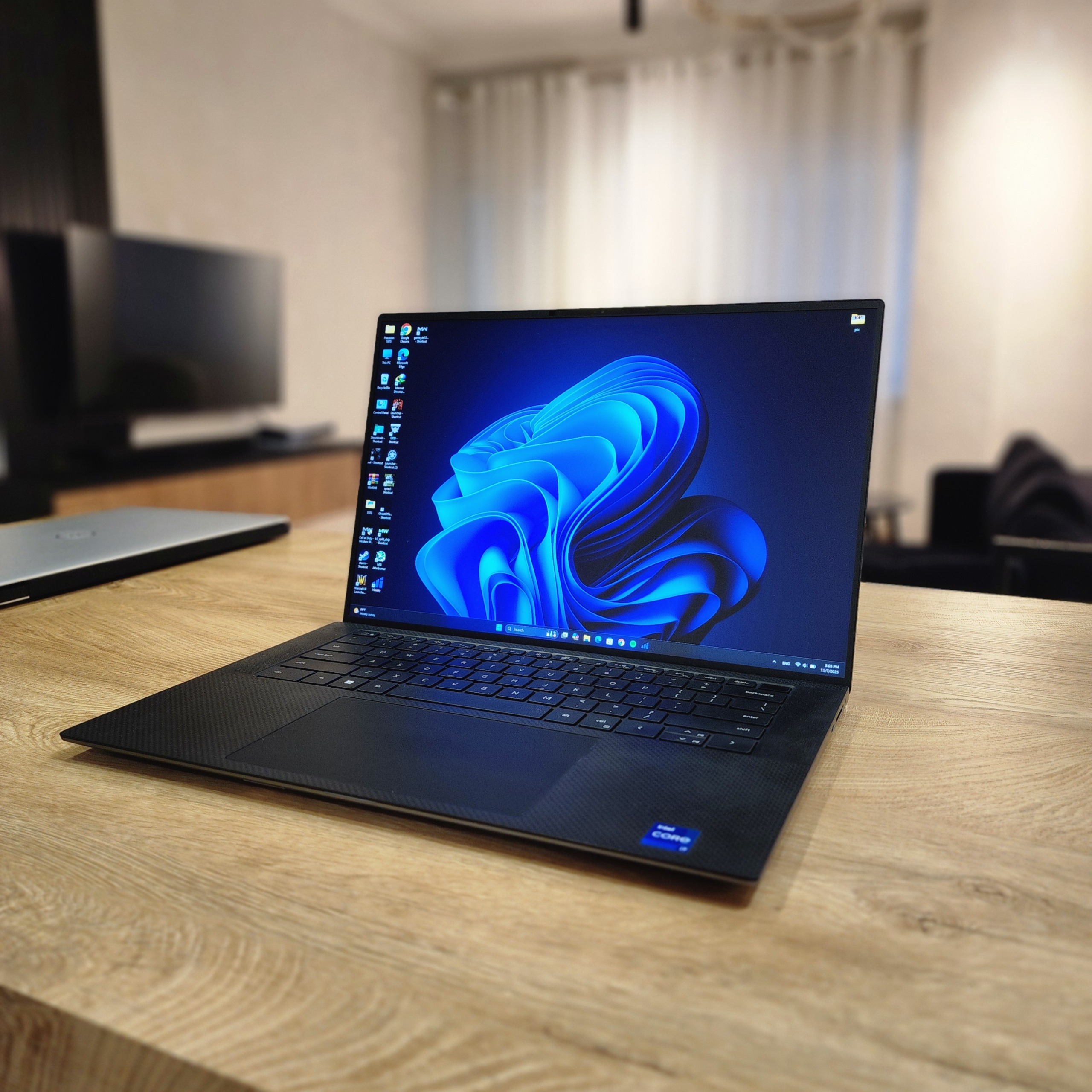 لپ تاپ DELL PRECISION 5570