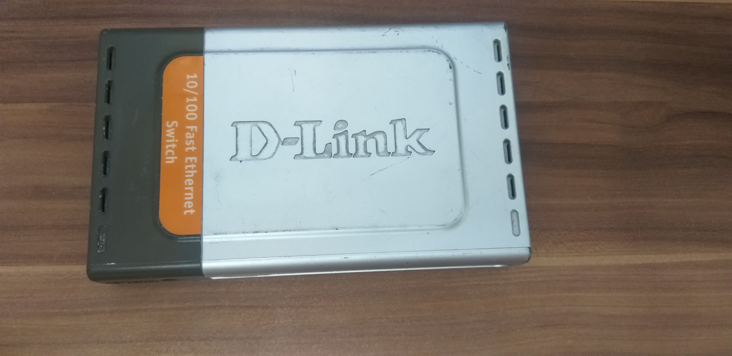هاب سوییچ D-link